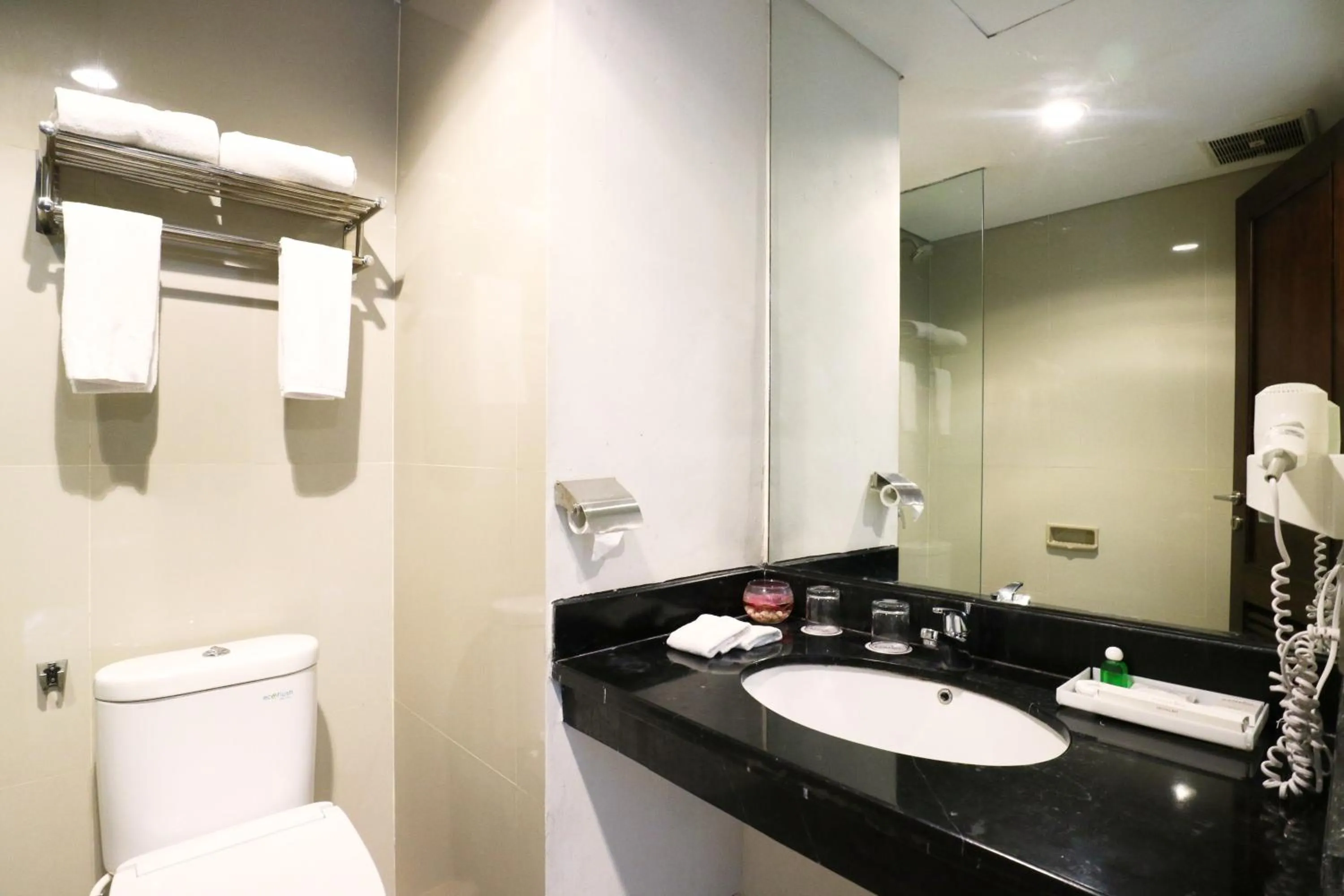 Bathroom in Ramedo Hotel