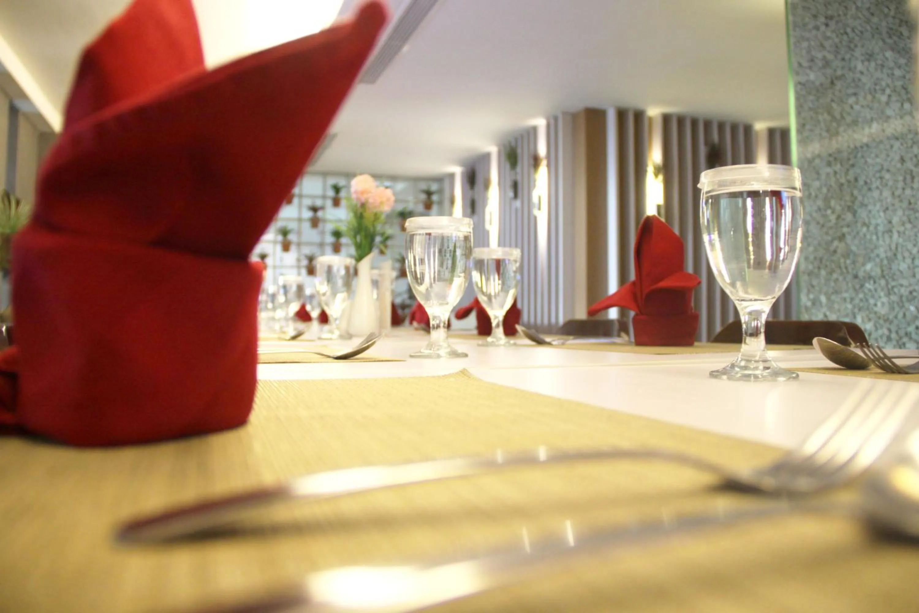 Restaurant/places to eat in Ramedo Hotel