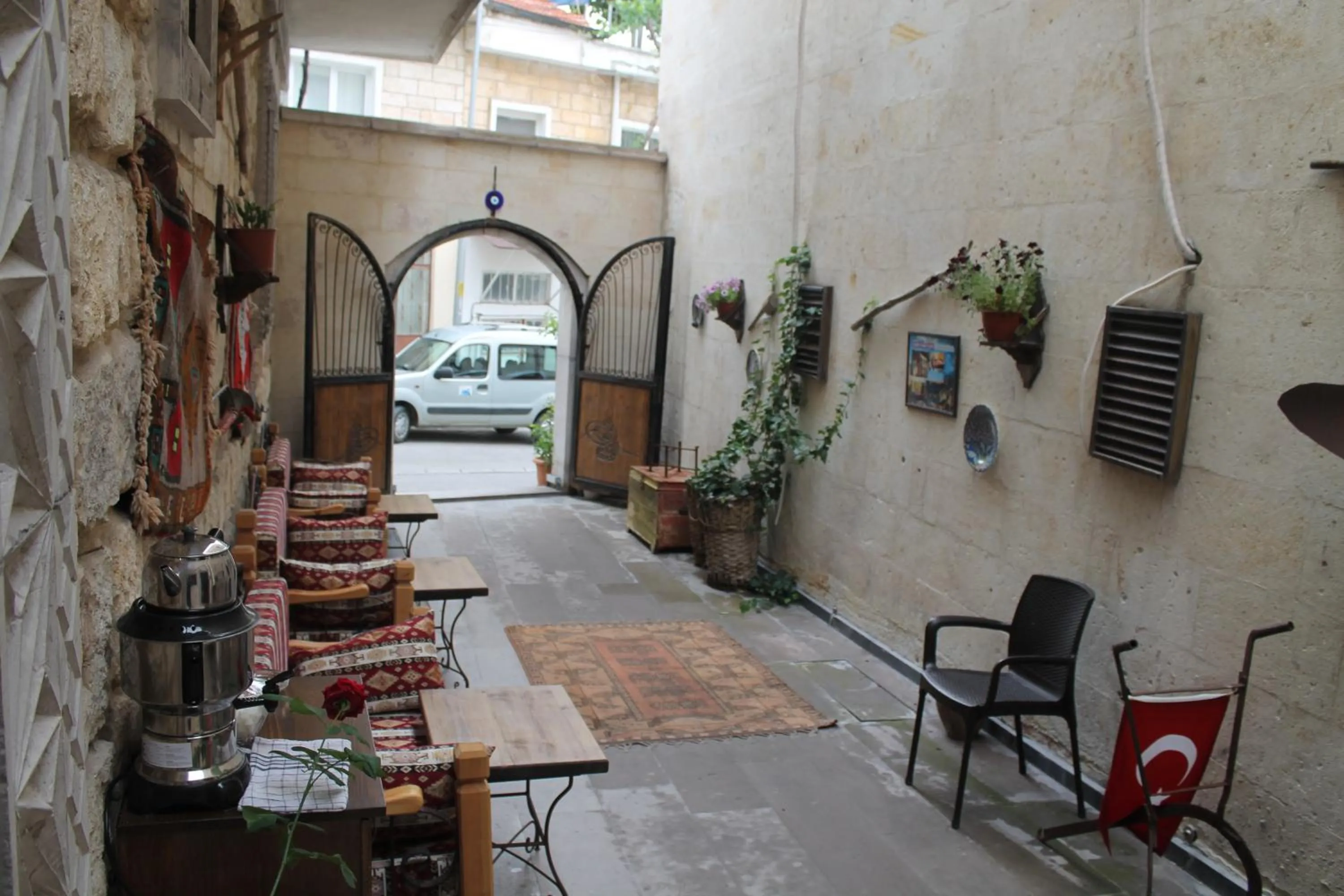 Facade/entrance in Relic House