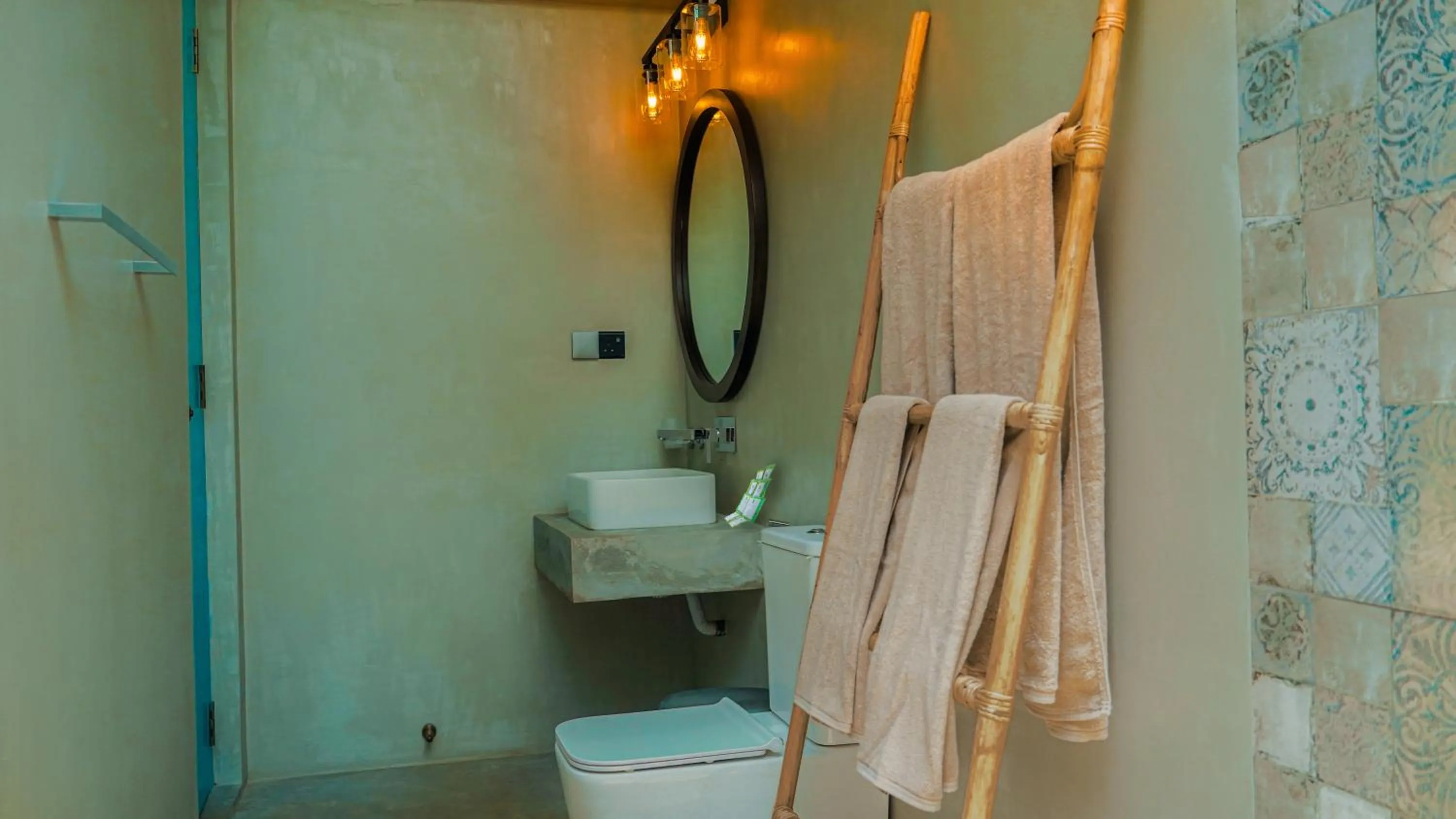 Deluxe Double Room - single occupancy in Villa Blue Monk - Thema Collection