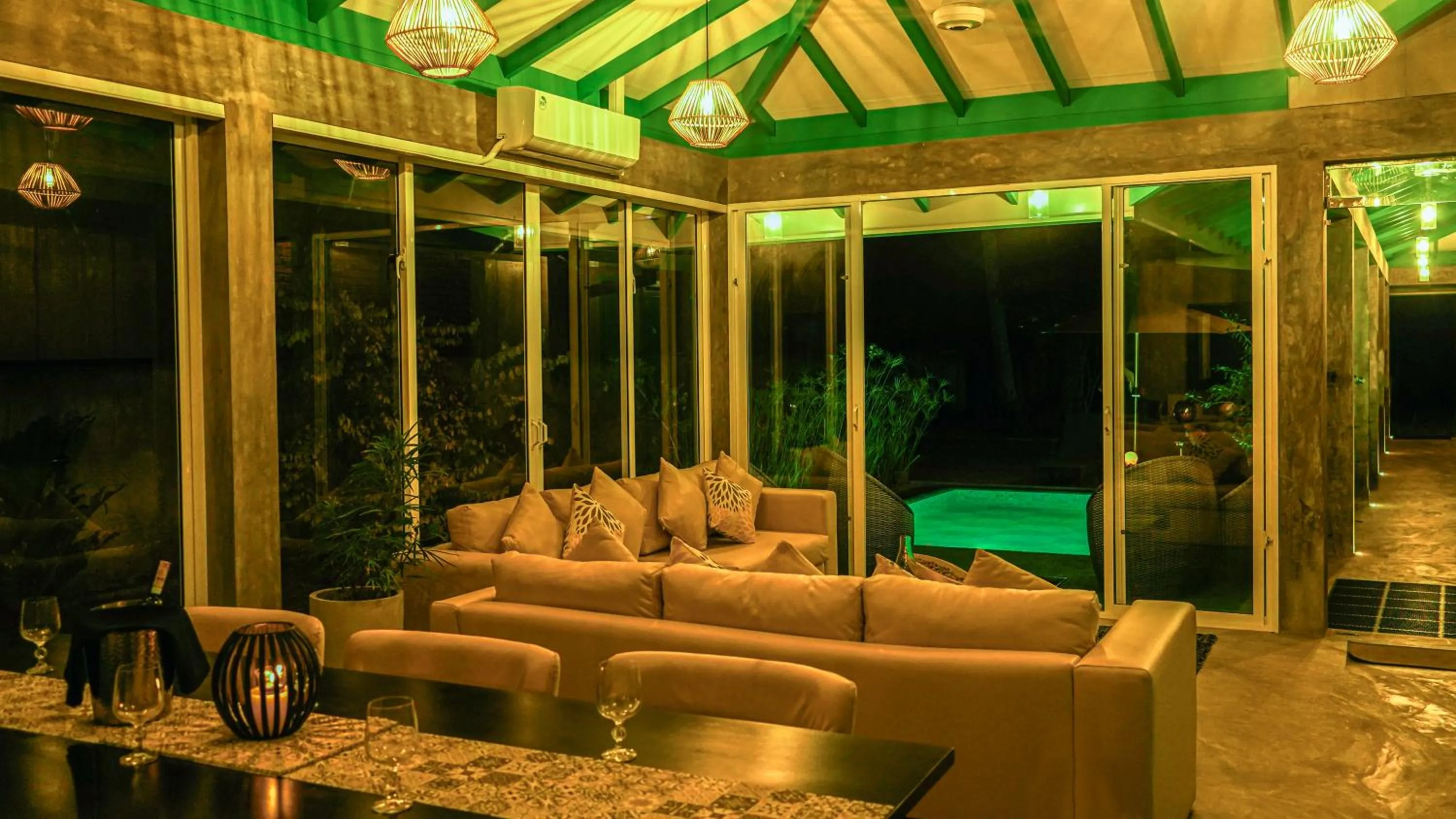 Villa Blue Monk - Thema Collection