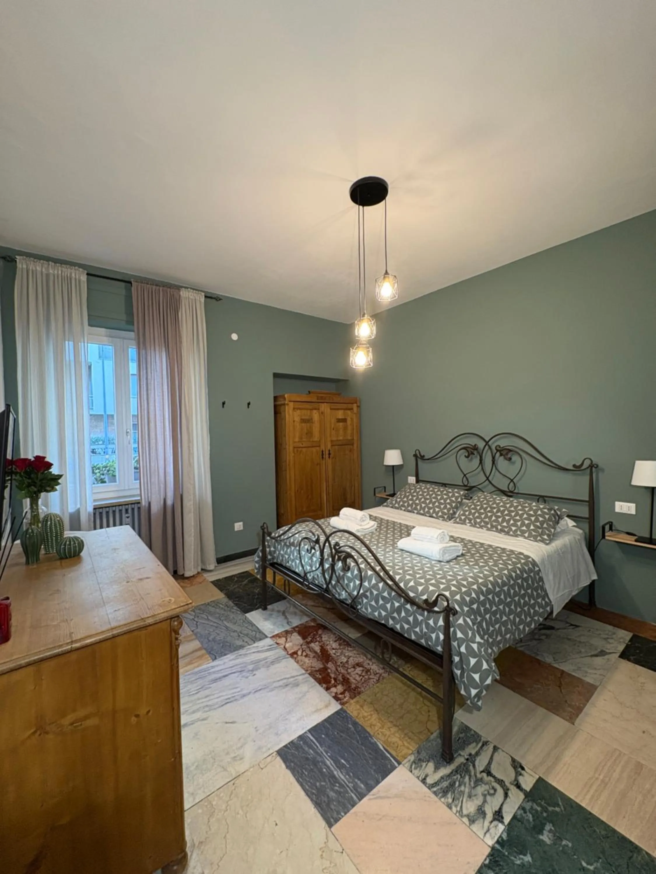 Double Room with Shared Bathroom in Delle Rose Rooms - Le Arche Verona