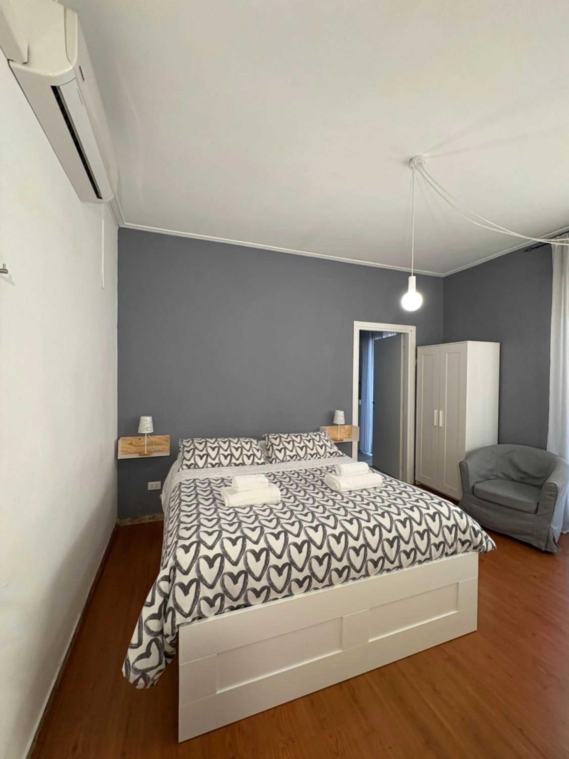 Bed in Delle Rose Rooms - Le Arche Verona