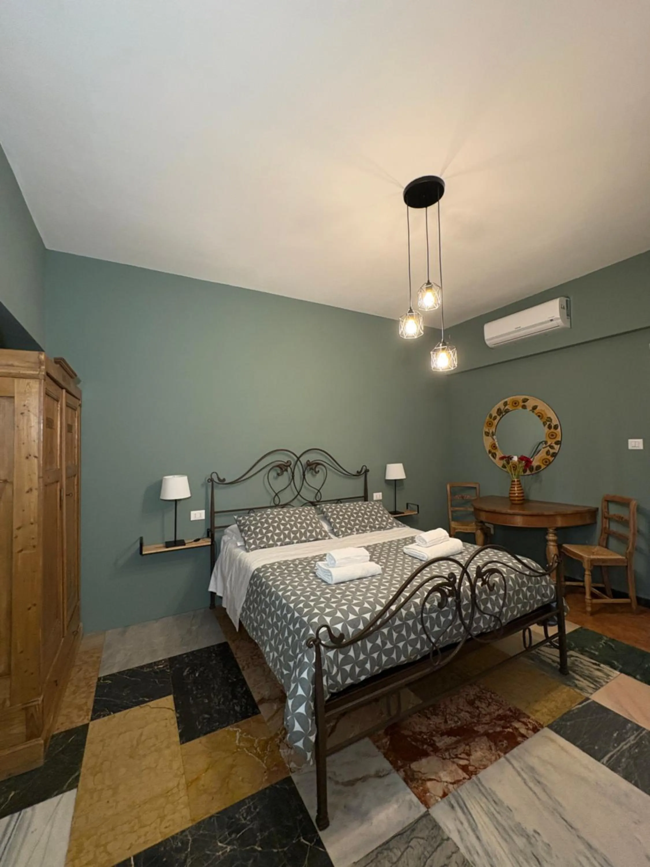 Bed in Delle Rose Rooms - Le Arche Verona