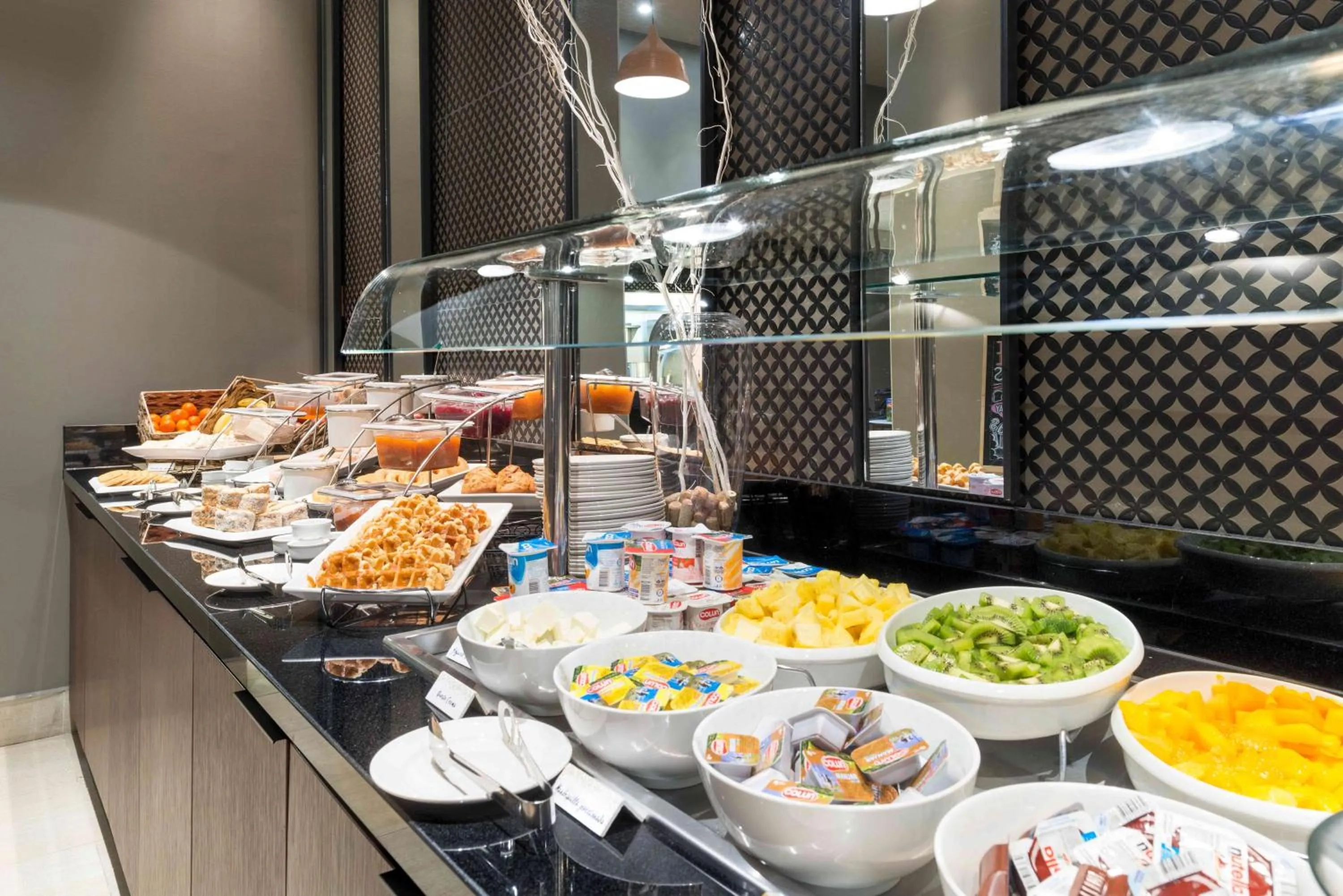 Restaurant/places to eat in Hilton Garden Inn Iquique