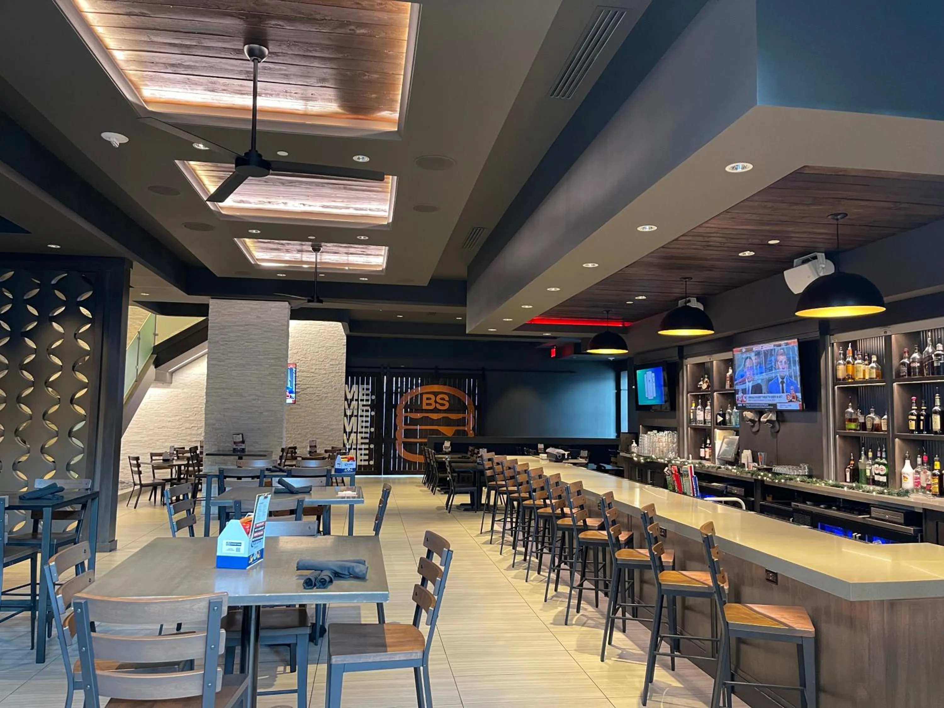 Restaurant/places to eat in Embassy Suites by Hilton Kansas City Olathe