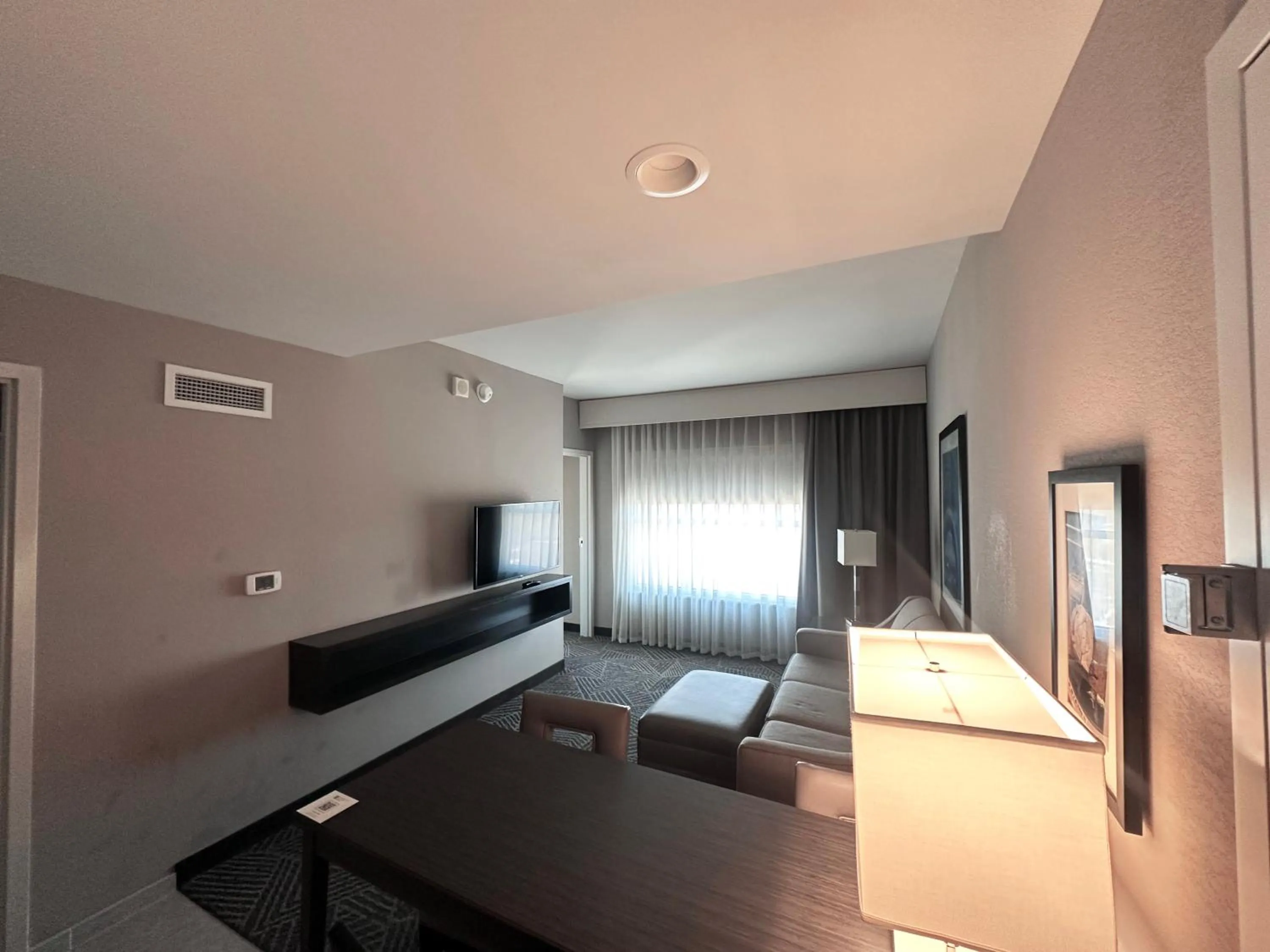 Bed in Embassy Suites by Hilton Kansas City Olathe