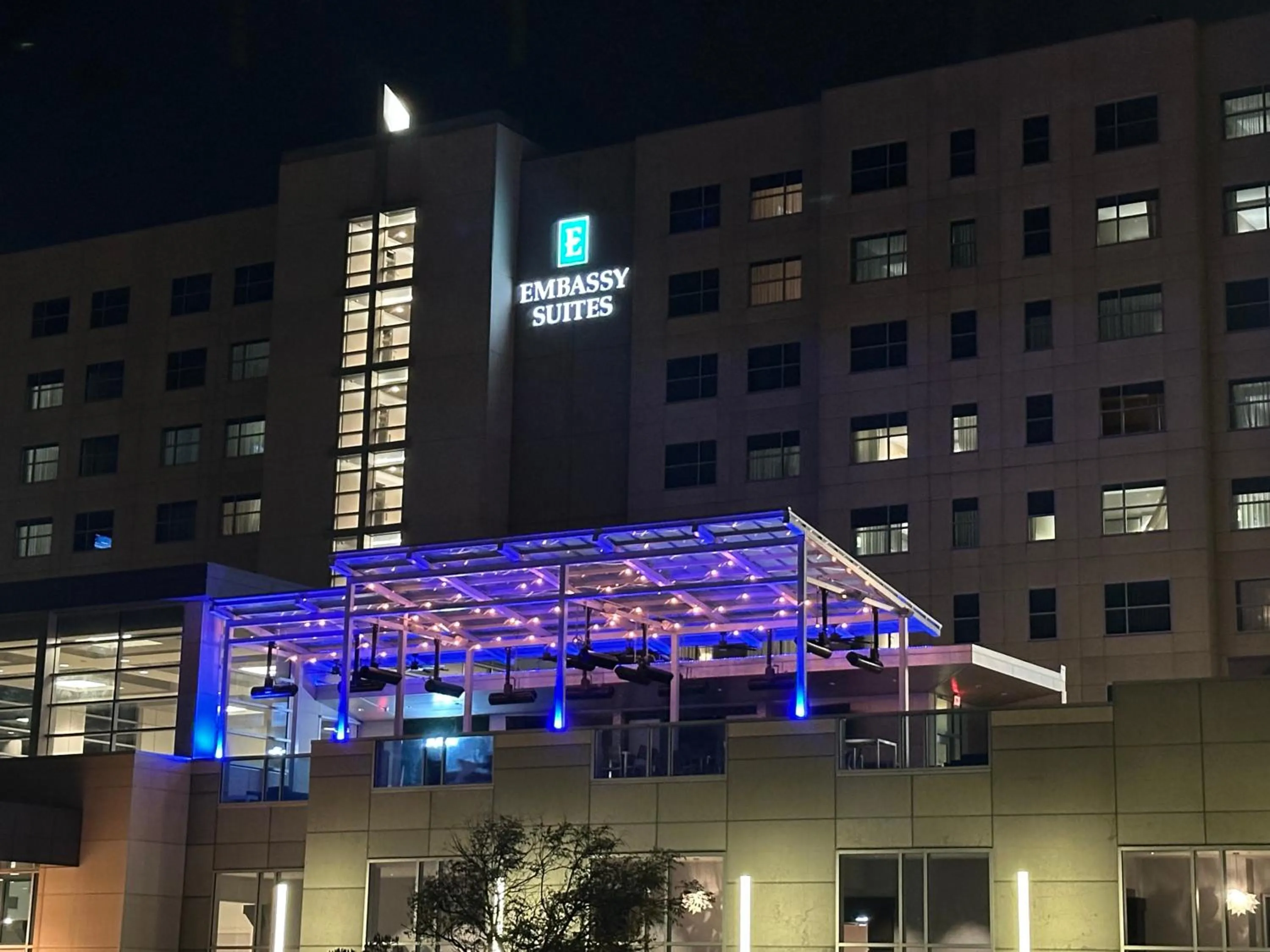 Property building in Embassy Suites by Hilton Kansas City Olathe