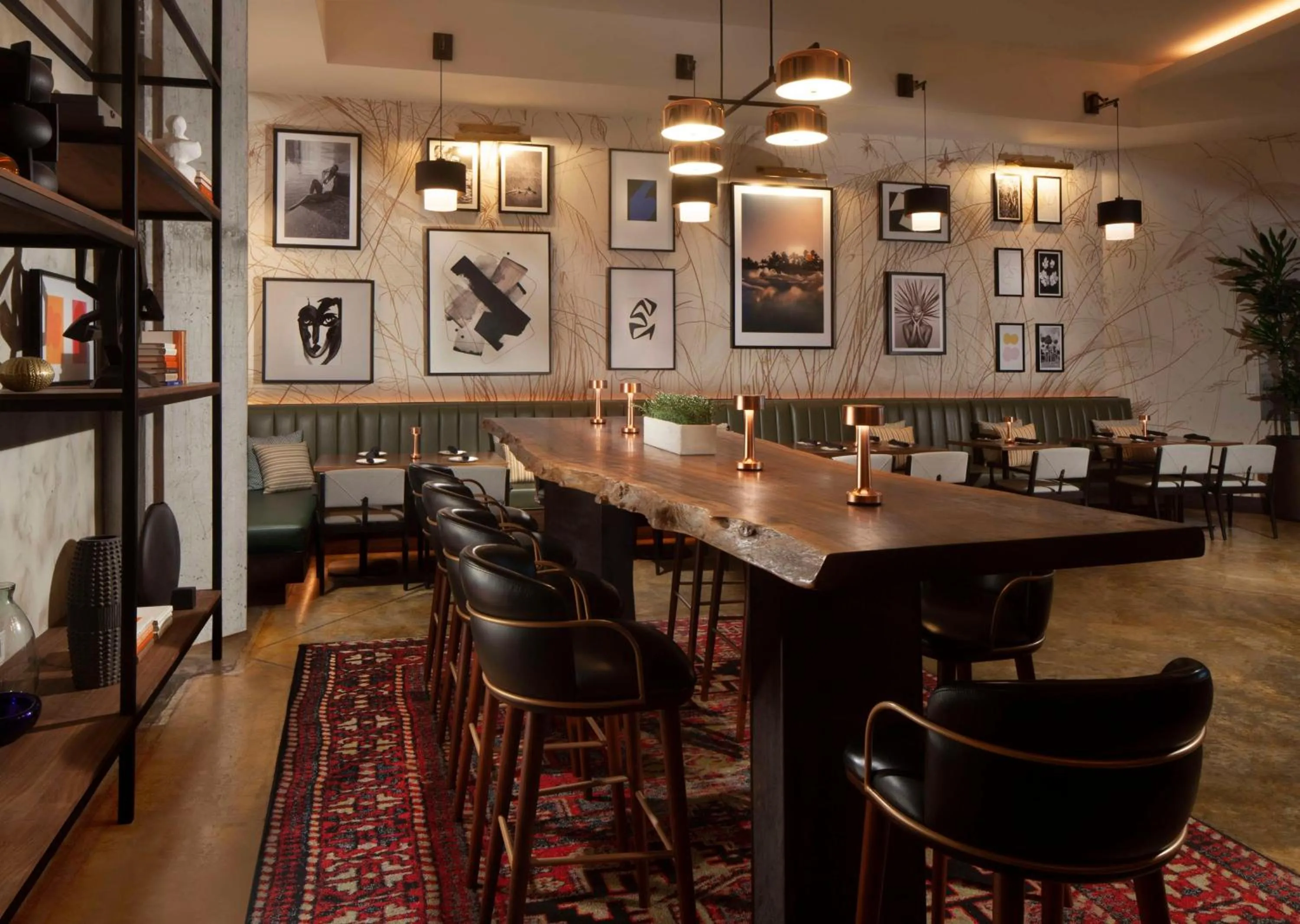 Lounge or bar in Hilton West Palm Beach