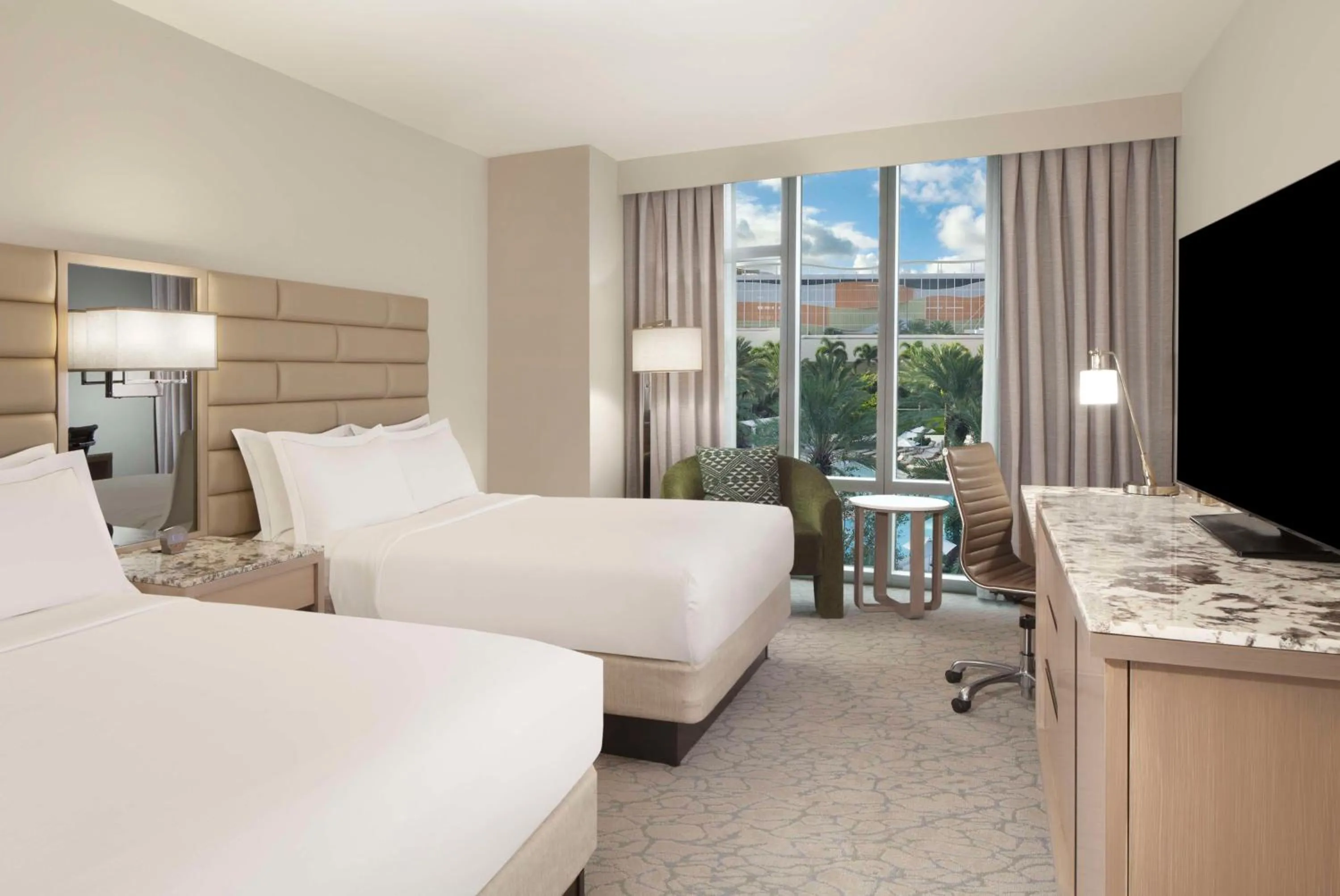 Bedroom, Bed in Hilton West Palm Beach