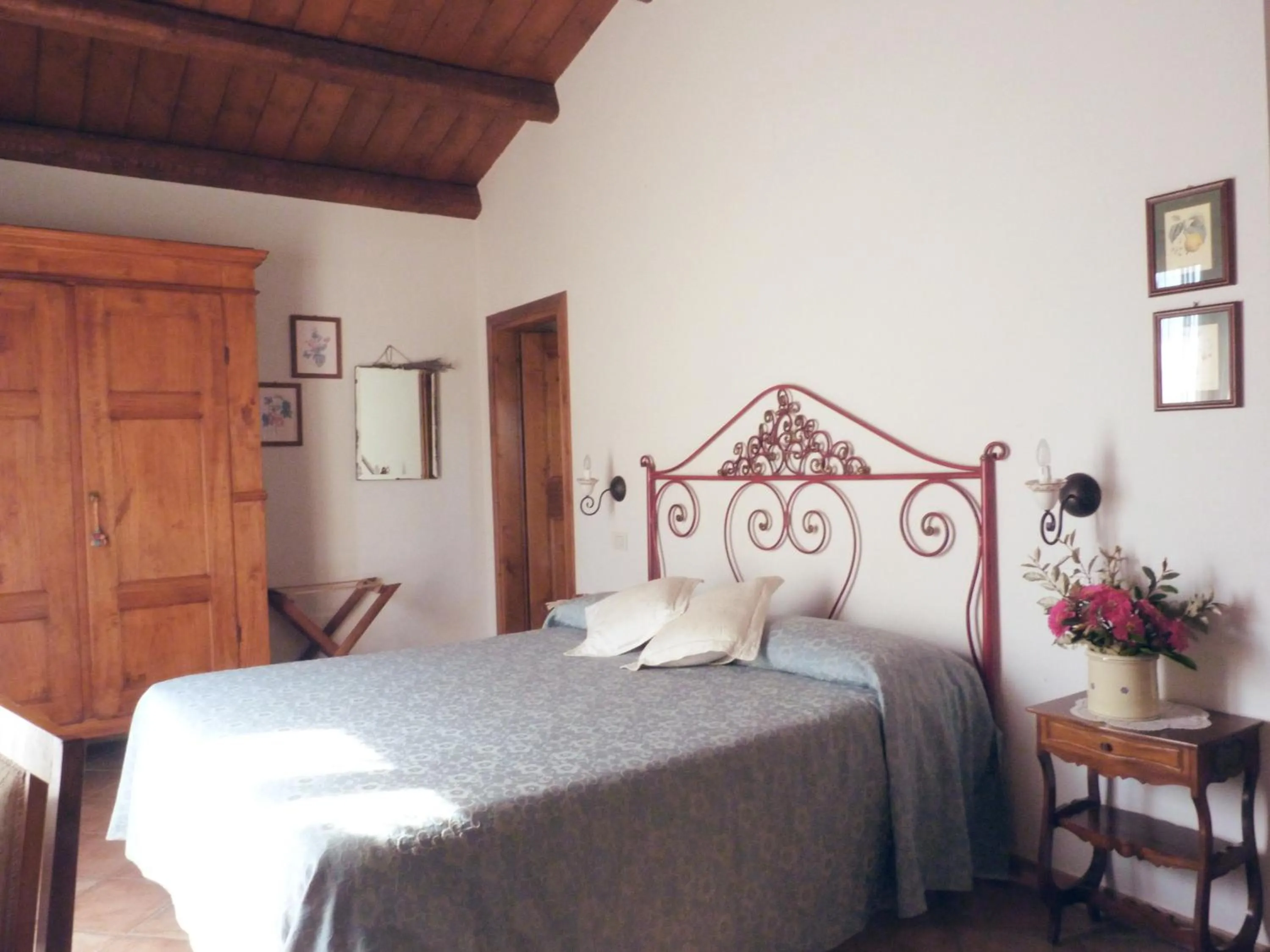 Photo of the whole room, Bed in Pian del Pigro
