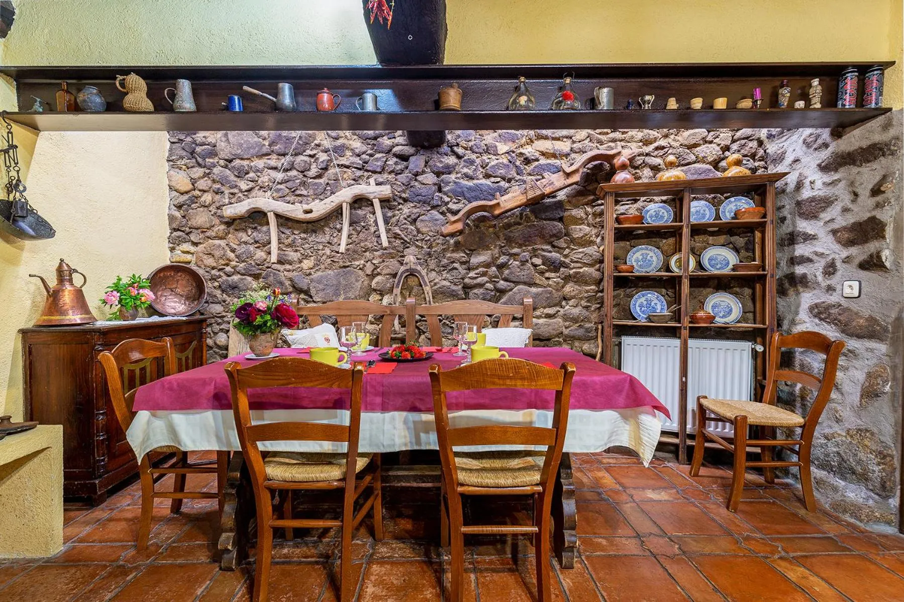 Dining area in Antigua Posada, Valle del Jerte