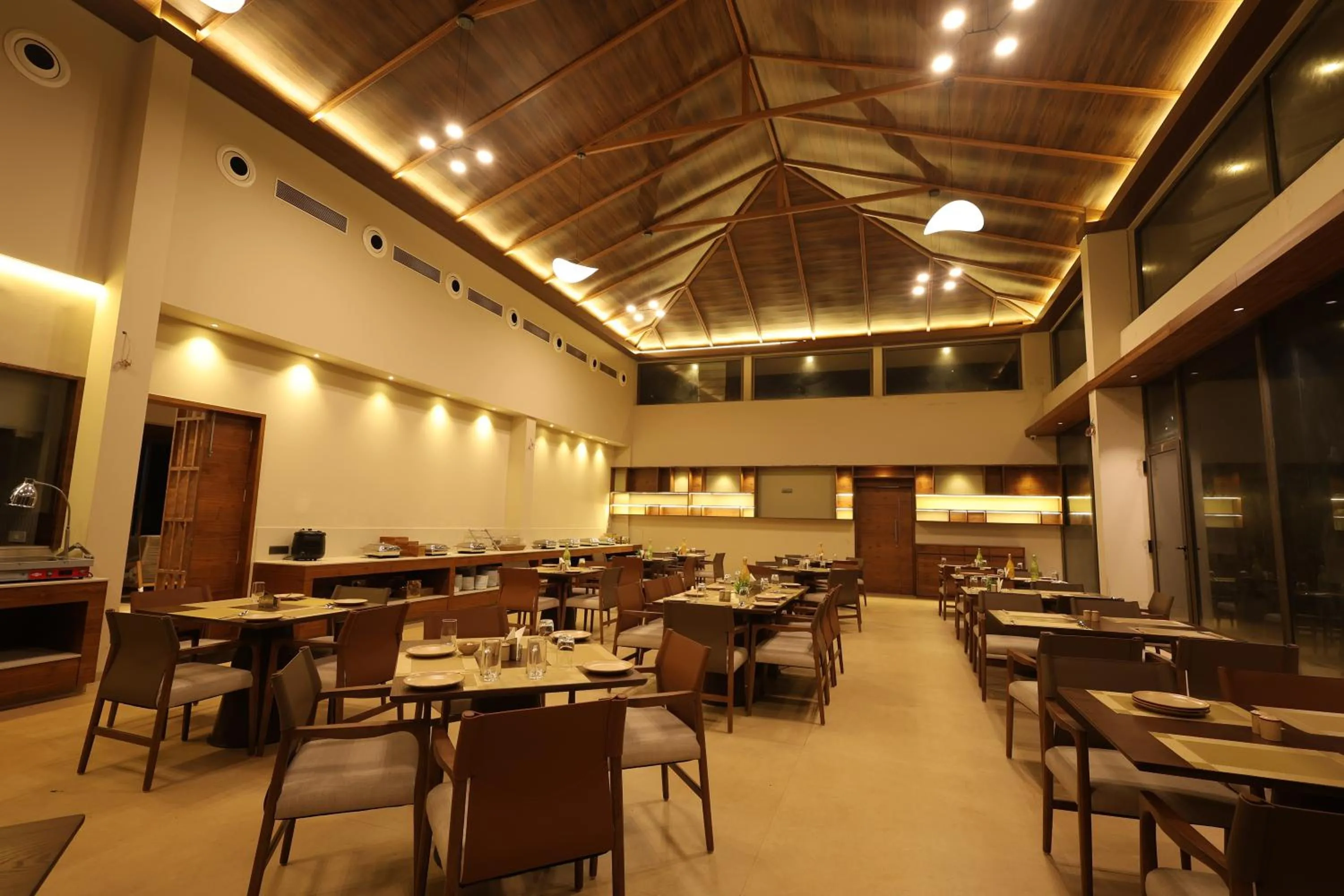 Restaurant/places to eat in Ayati Resort & Spa