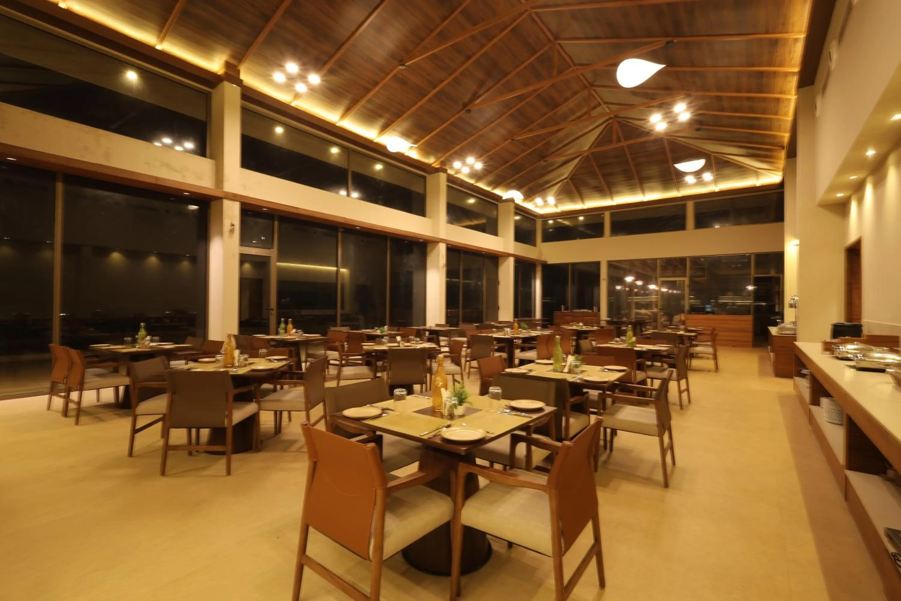 Restaurant/places to eat in Ayati Resort & Spa