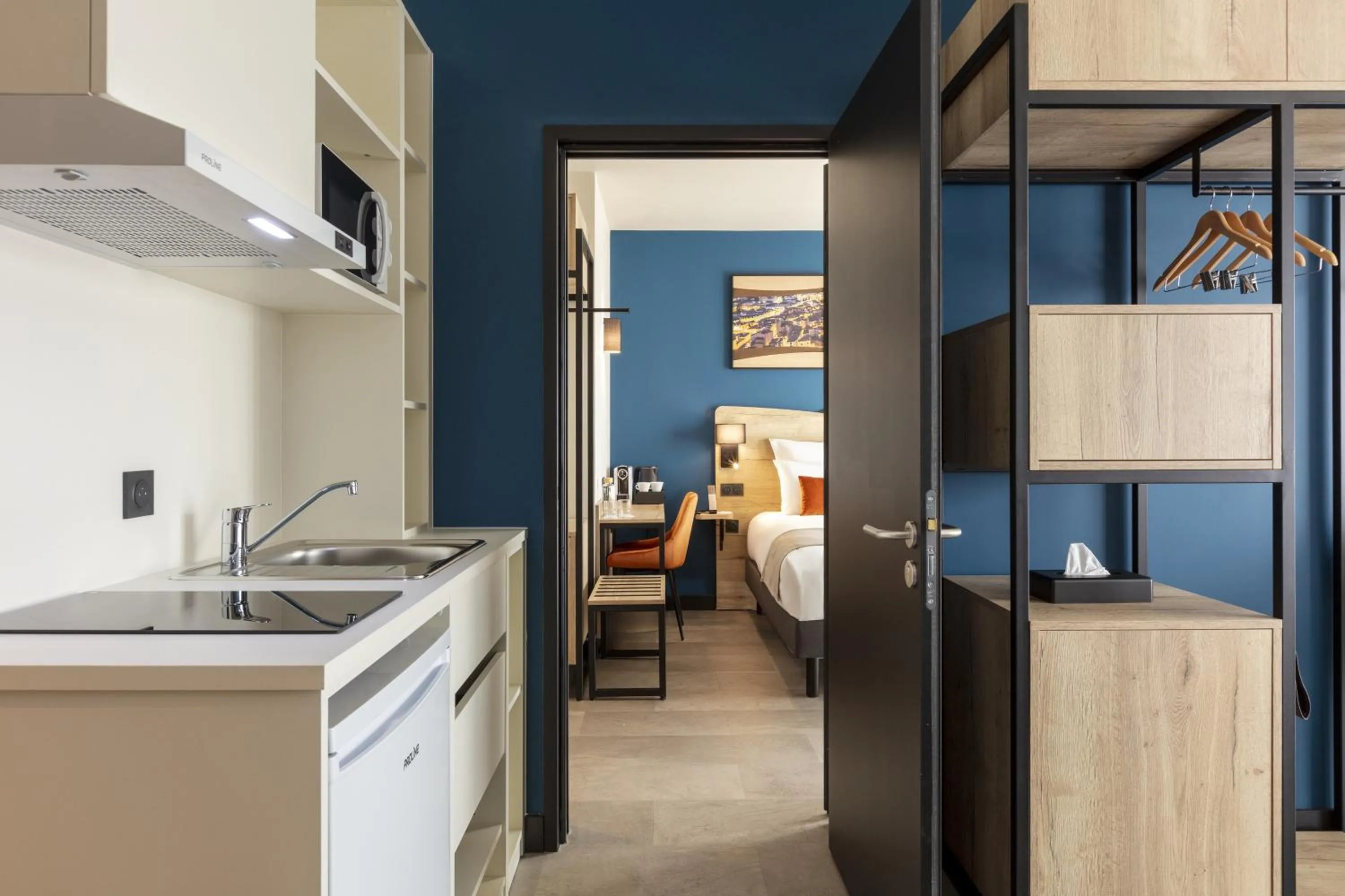 Family Room with One Queen and Two Single Beds - Non-Smoking in Hôtel OstOria Périgueux, BW Signature Collection