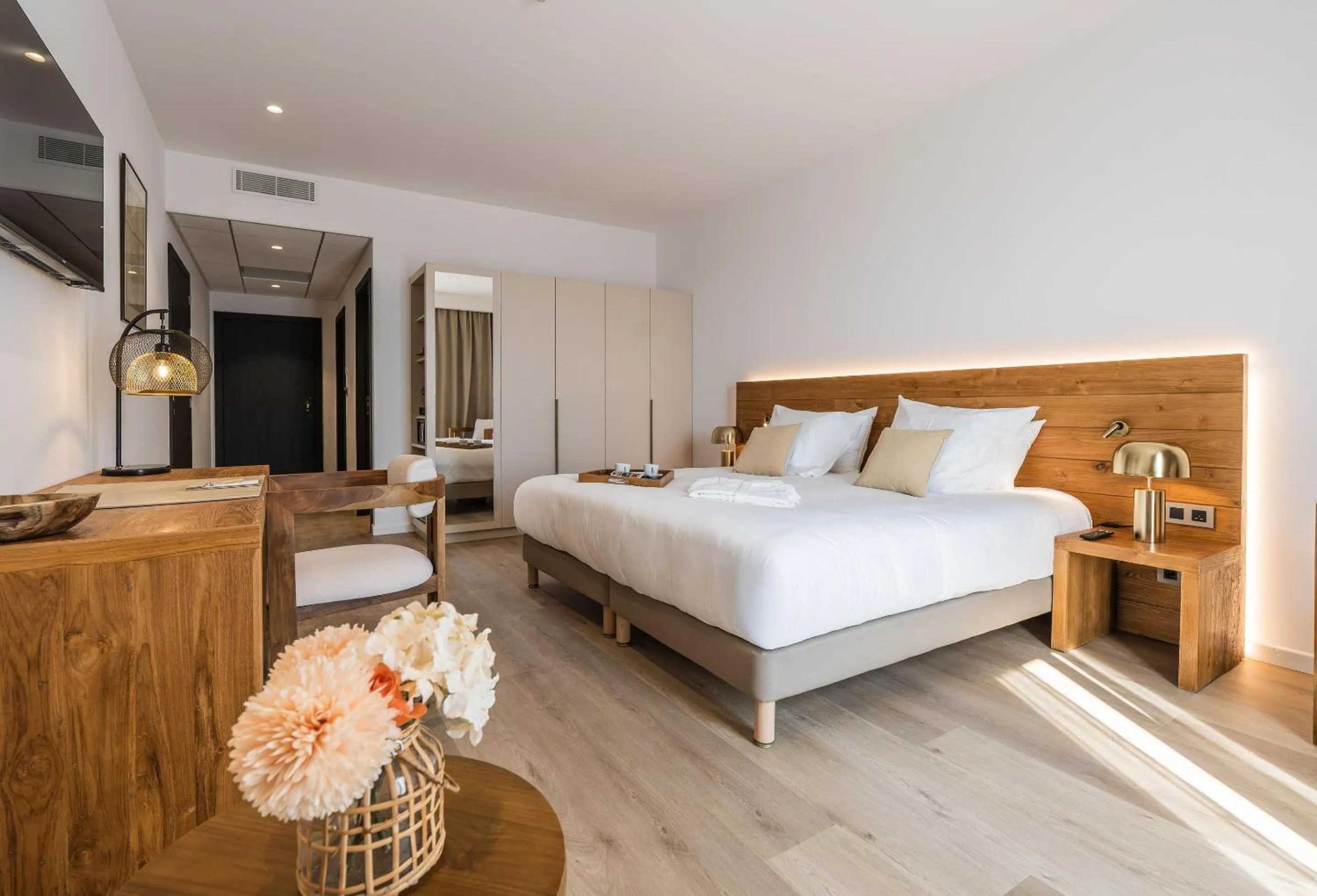 Deluxe King Room with Sofa Bed, Balcony and Sea View - Non-Smoking in Hôtel & Spa Best Western Premier A Storia Solenzara