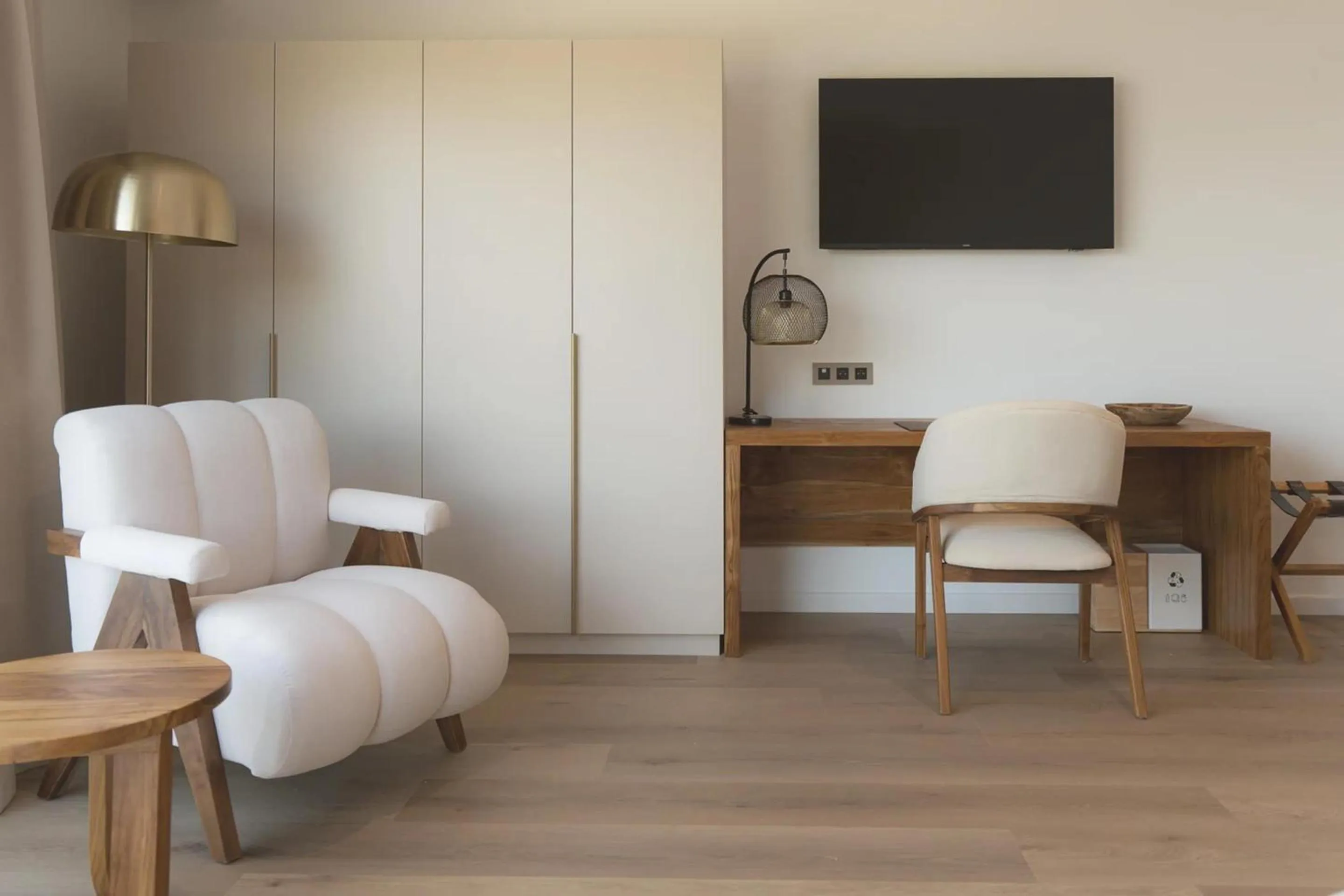 King Suite with Balcony, Sea View and Kitchenette - Non-Smoking in Hôtel & Spa Best Western Premier A Storia Solenzara