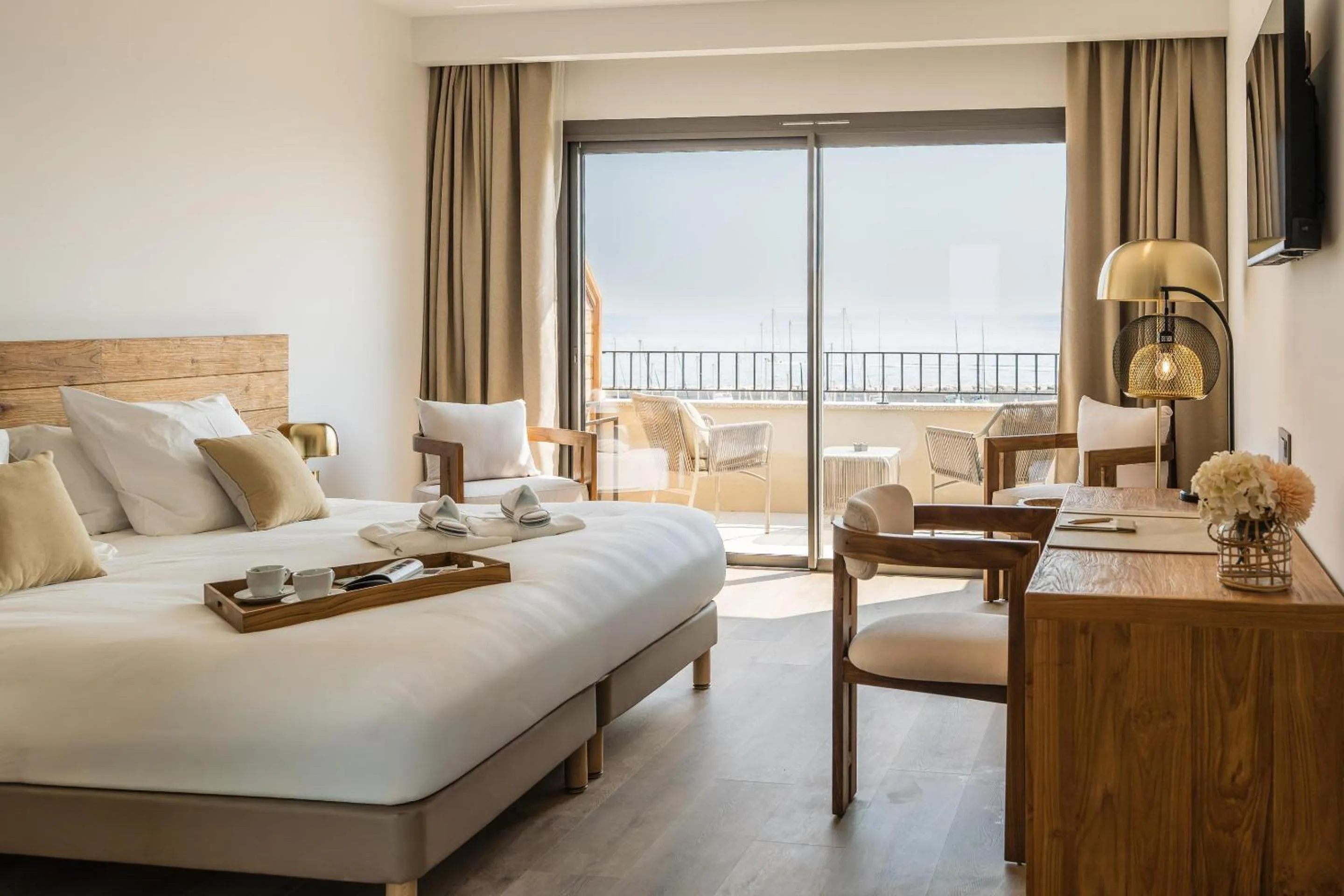 Deluxe King Room with Balcony and Sea View - Non-Smoking in Hôtel & Spa Best Western Premier A Storia Solenzara