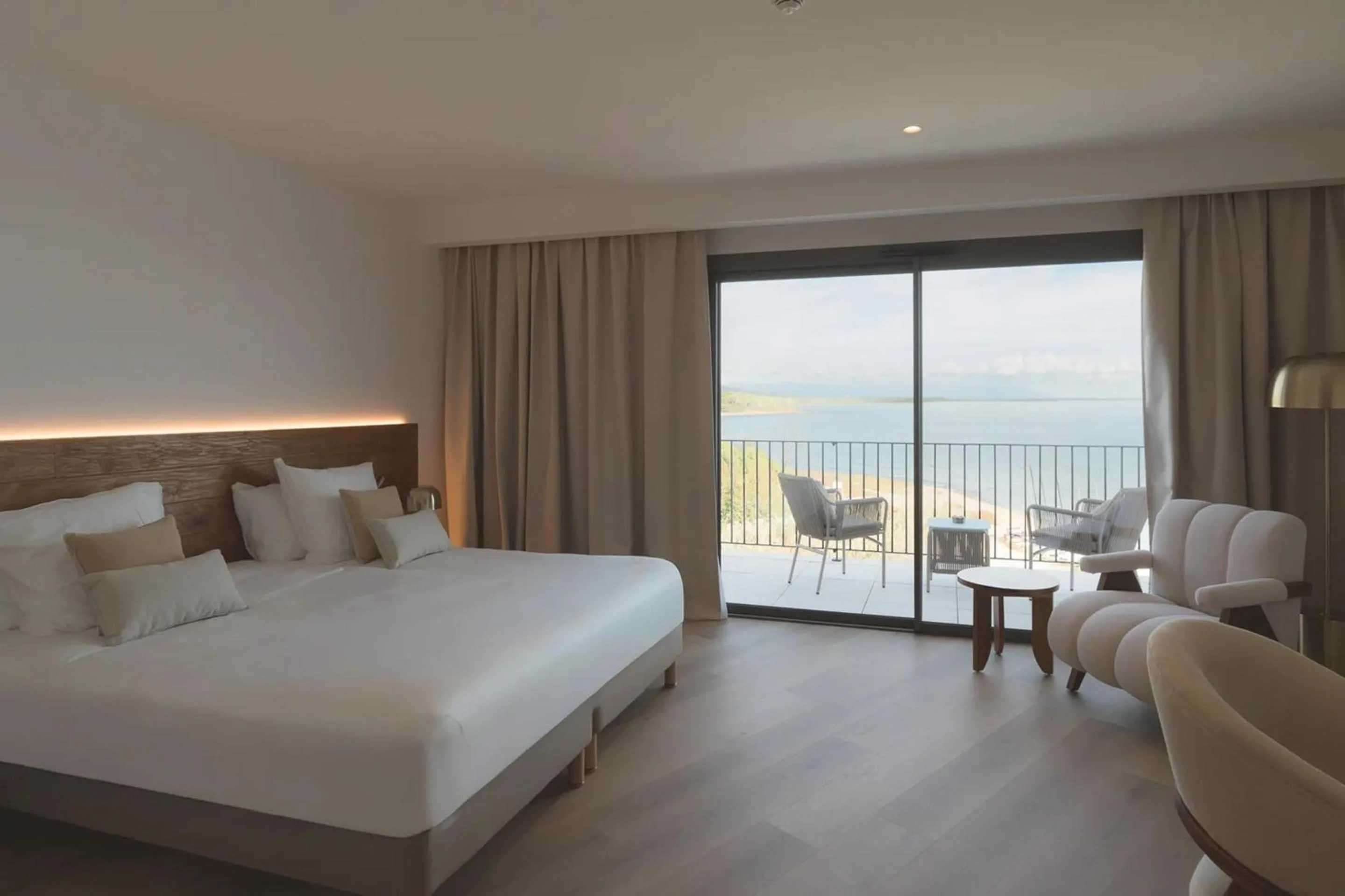 King Suite with Sofa Bed, Balcony and Sea View in Hôtel & Spa Best Western Premier A Storia Solenzara