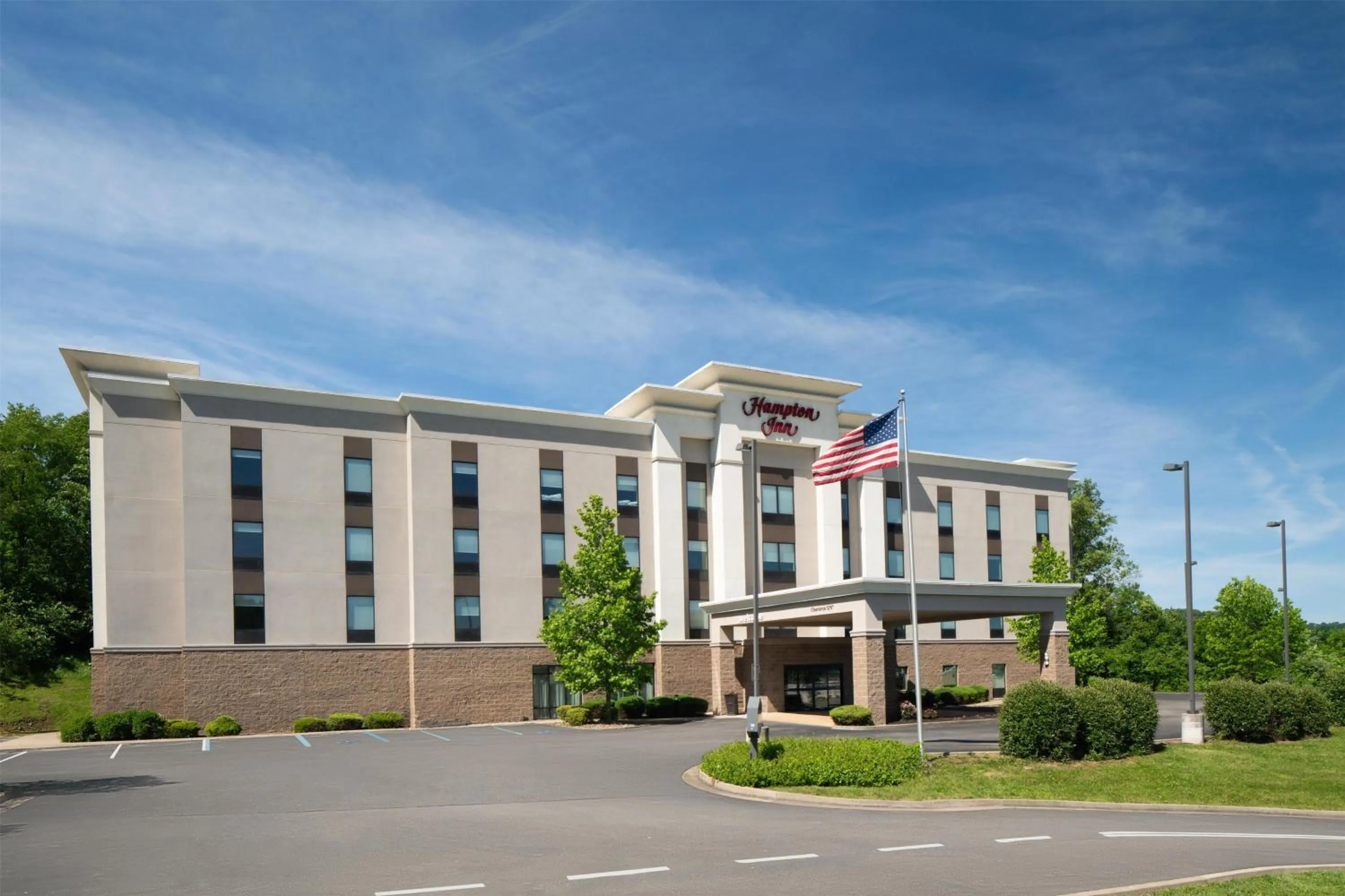 Property building in Hampton Inn Fairmont