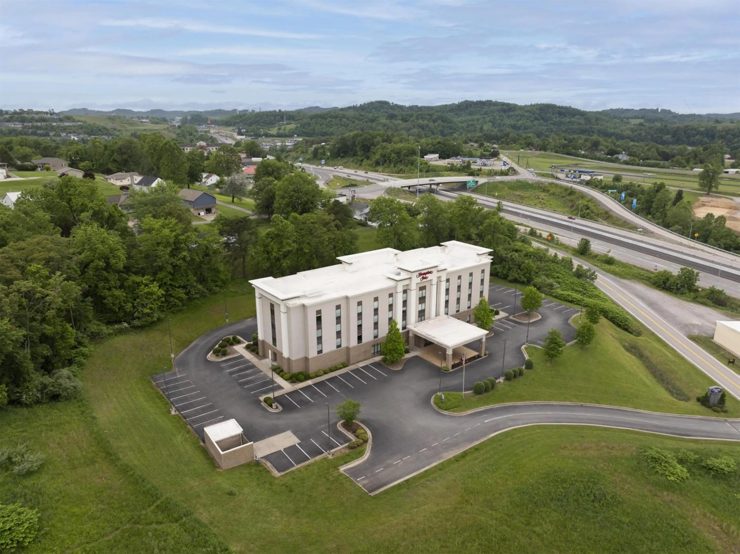 Property building in Hampton Inn Fairmont