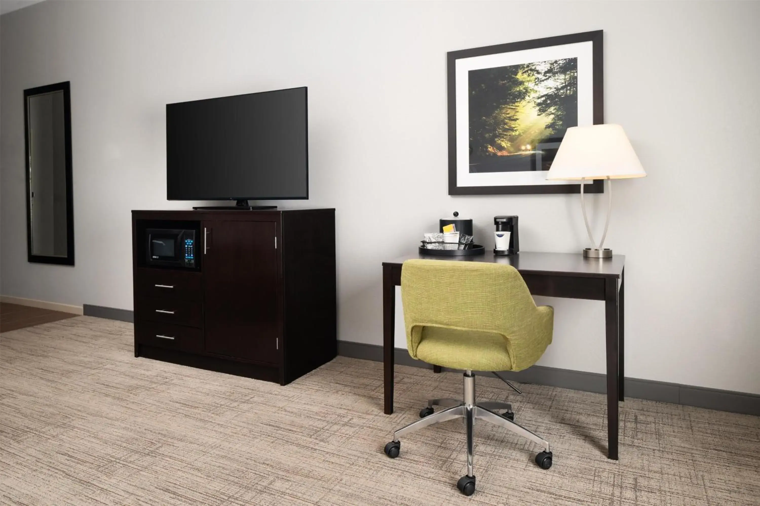 King Room - Non-Smoking in Hampton Inn Fairmont King Room - Non-Smoking in Hampton Inn Fairmont