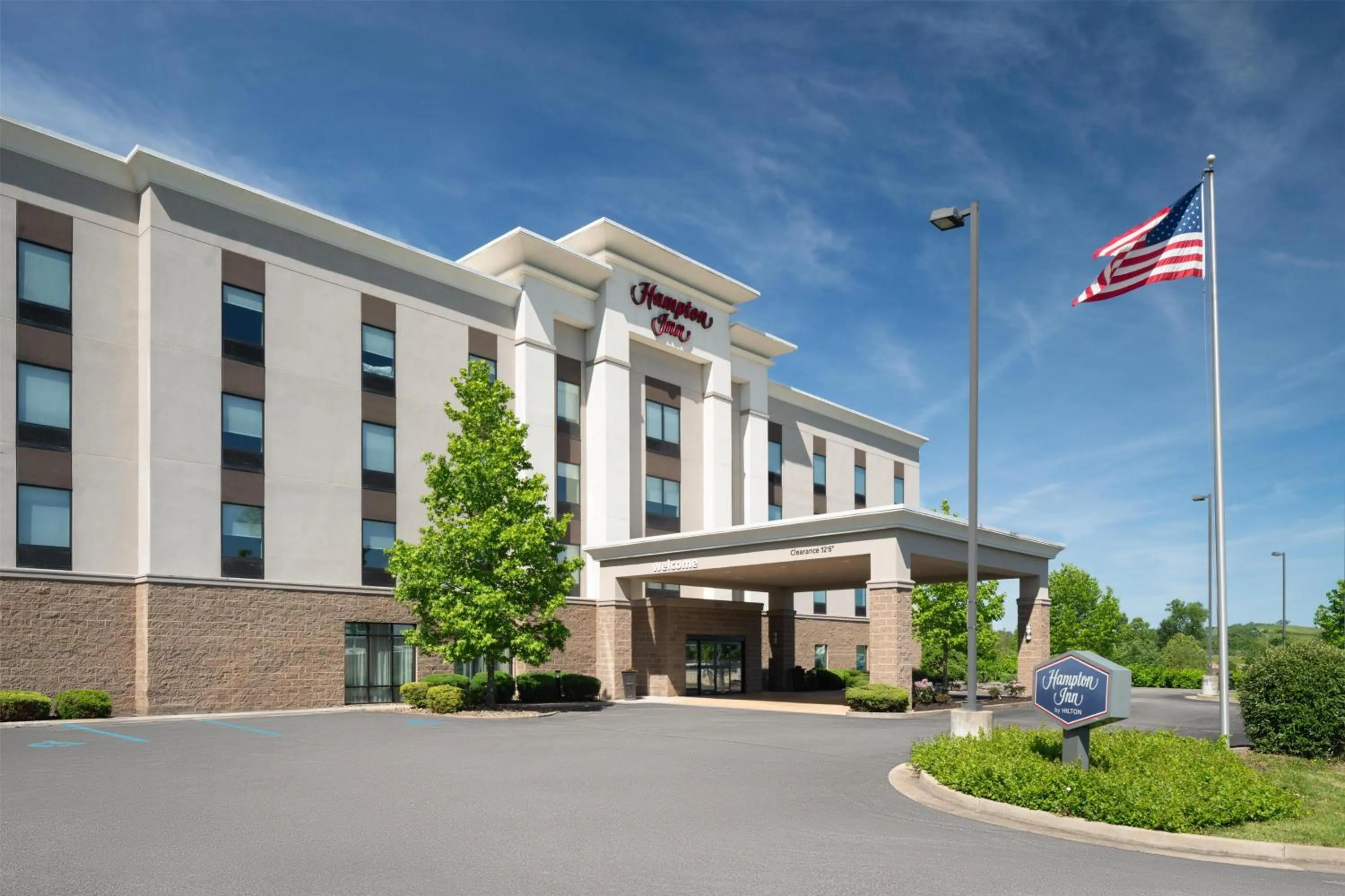Property building in Hampton Inn Fairmont