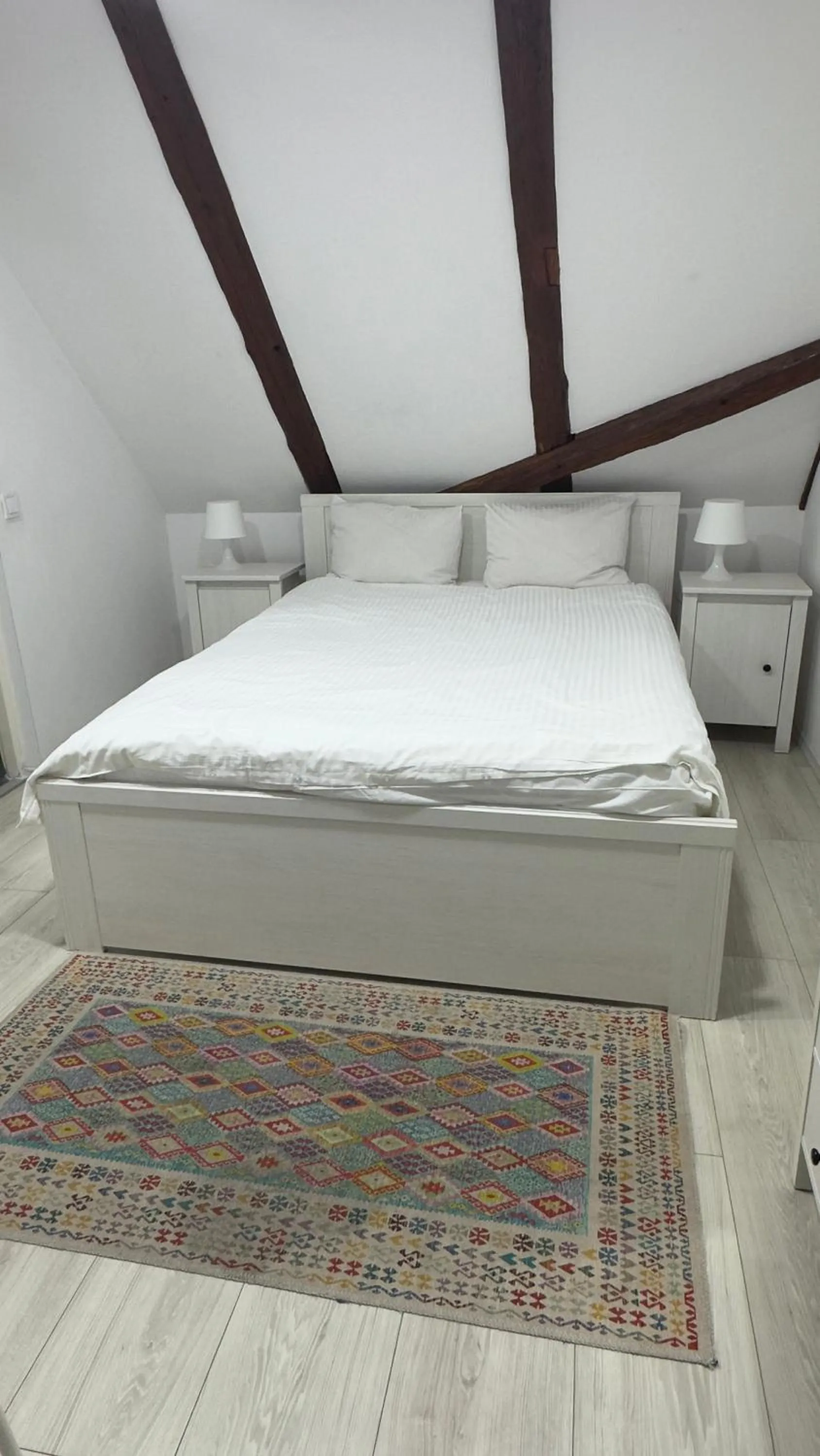 Bed in Pensiunea Bergwald Rasnov Brasov by BuySellRent