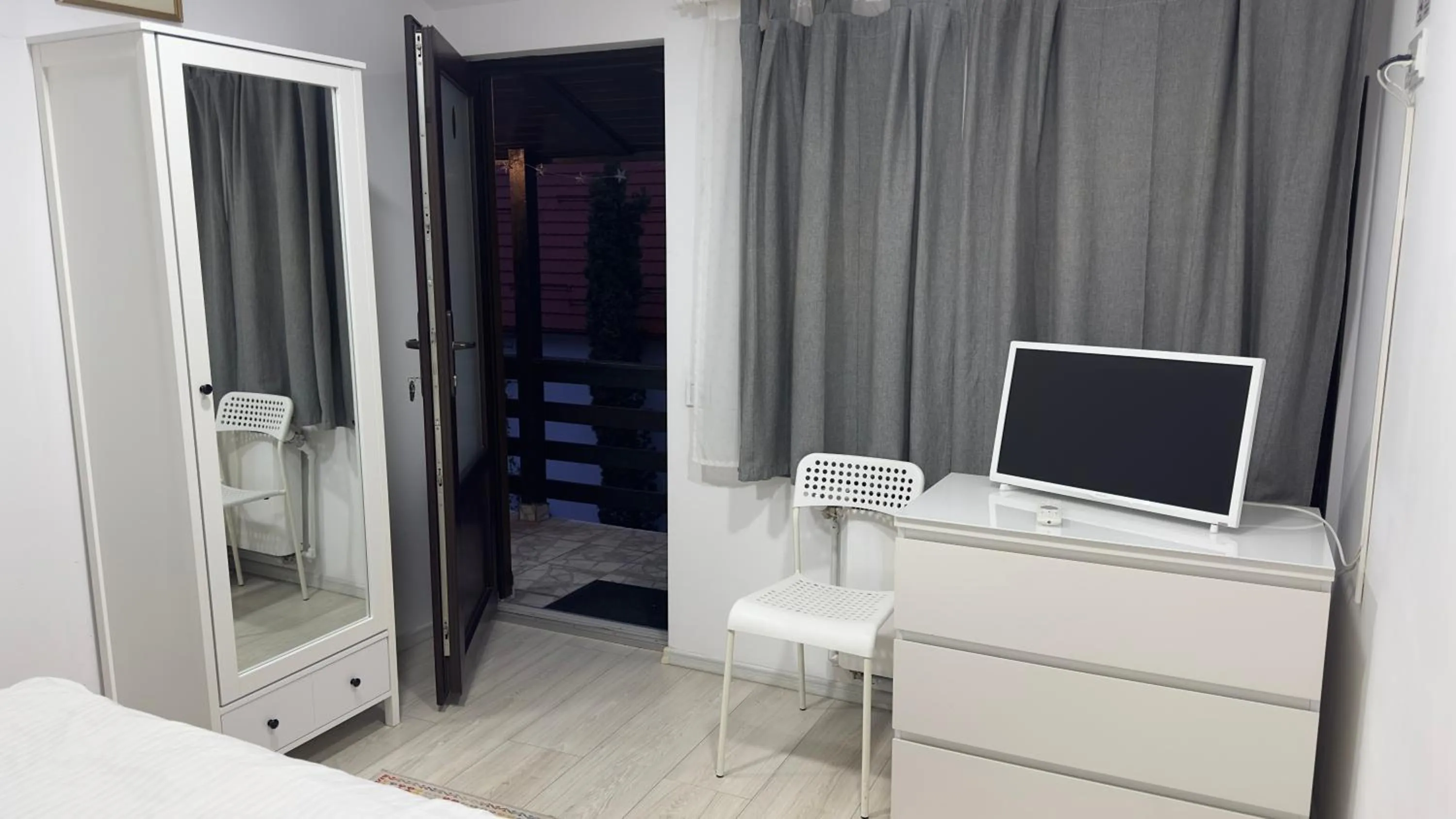 Bed in Pensiunea Bergwald Rasnov Brasov by BuySellRent