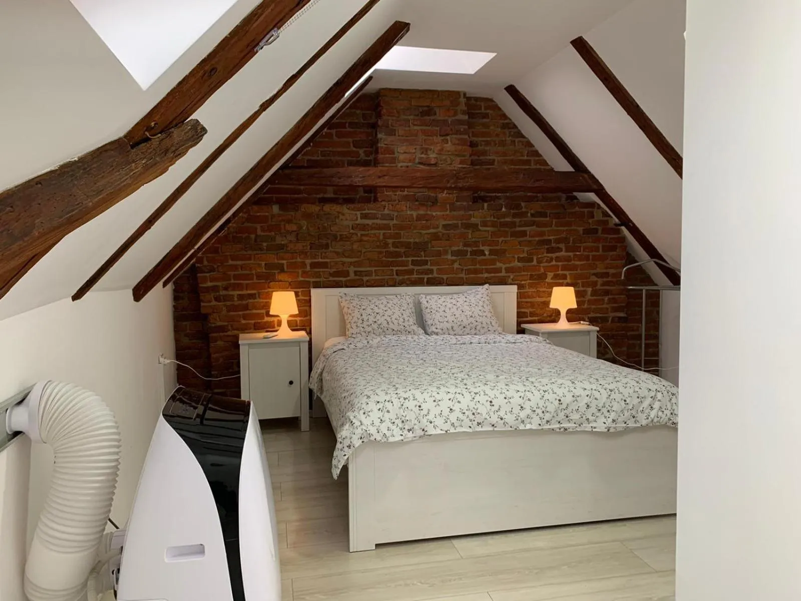 Bed in Pensiunea Bergwald Rasnov Brasov by BuySellRent