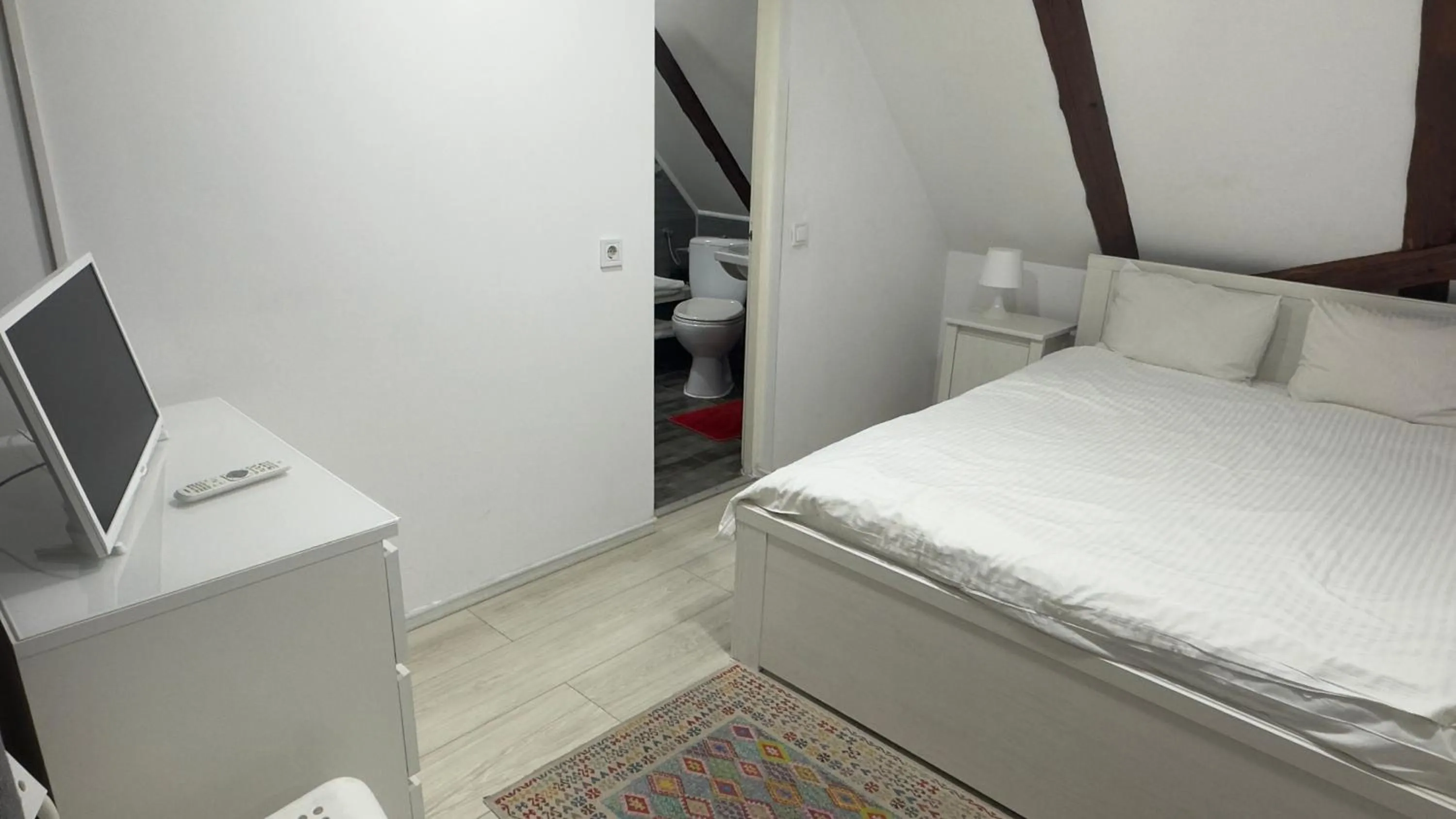 Bed in Pensiunea Bergwald Rasnov Brasov by BuySellRent