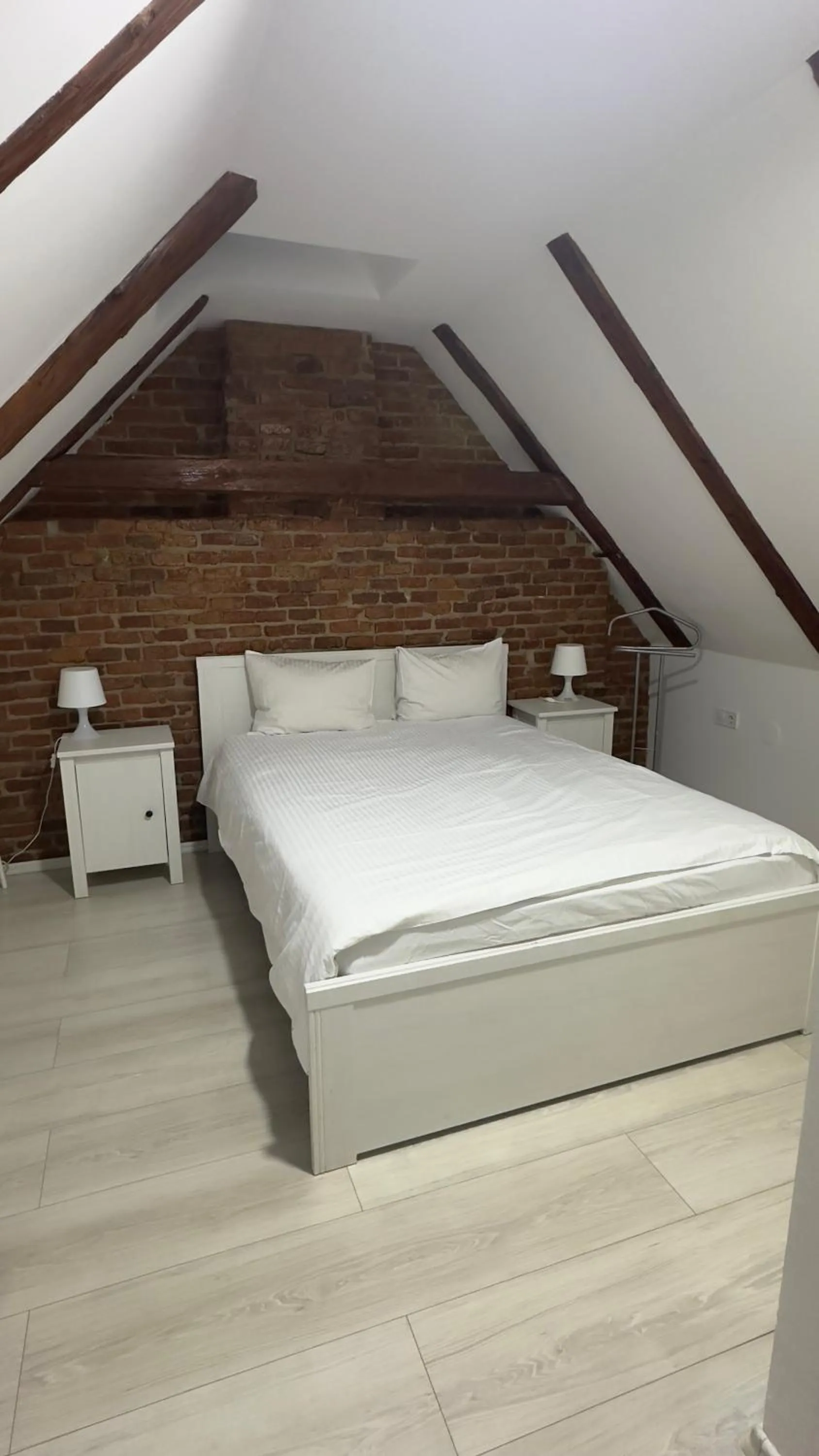 Bed in Pensiunea Bergwald Rasnov Brasov by BuySellRent