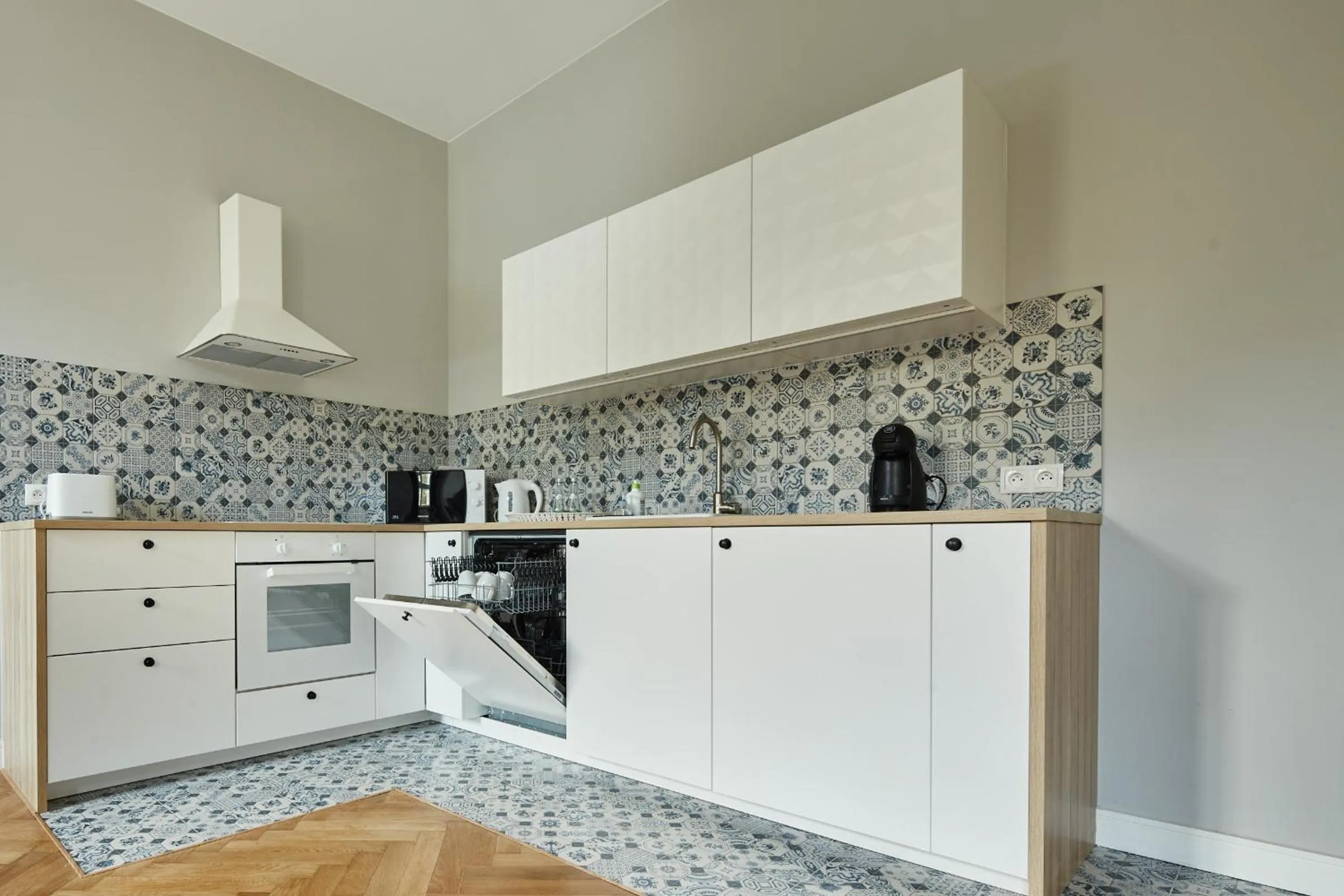 Coffee/tea facilities in PlayRoom Aparthotel