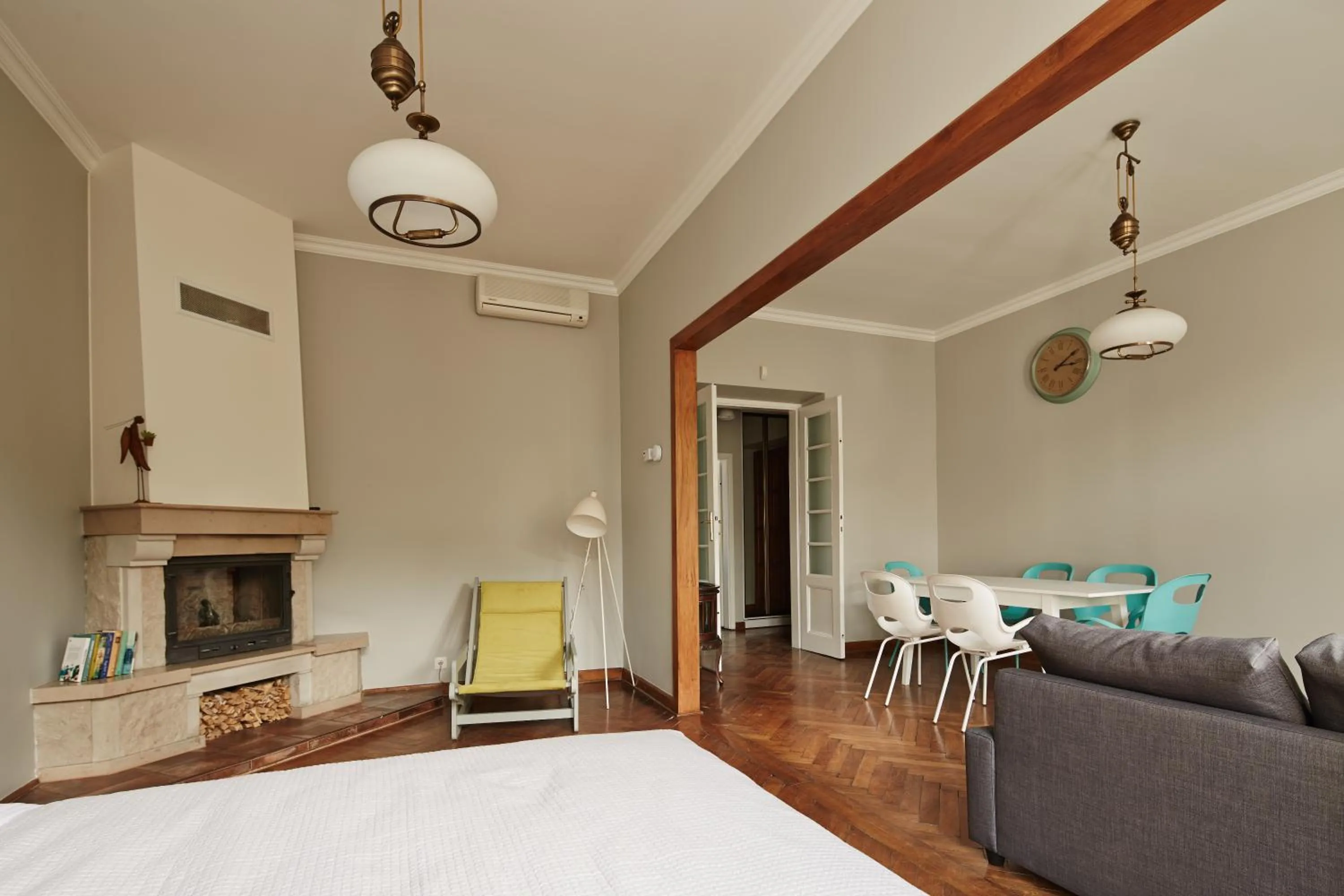 Living room, Bed in PlayRoom Aparthotel