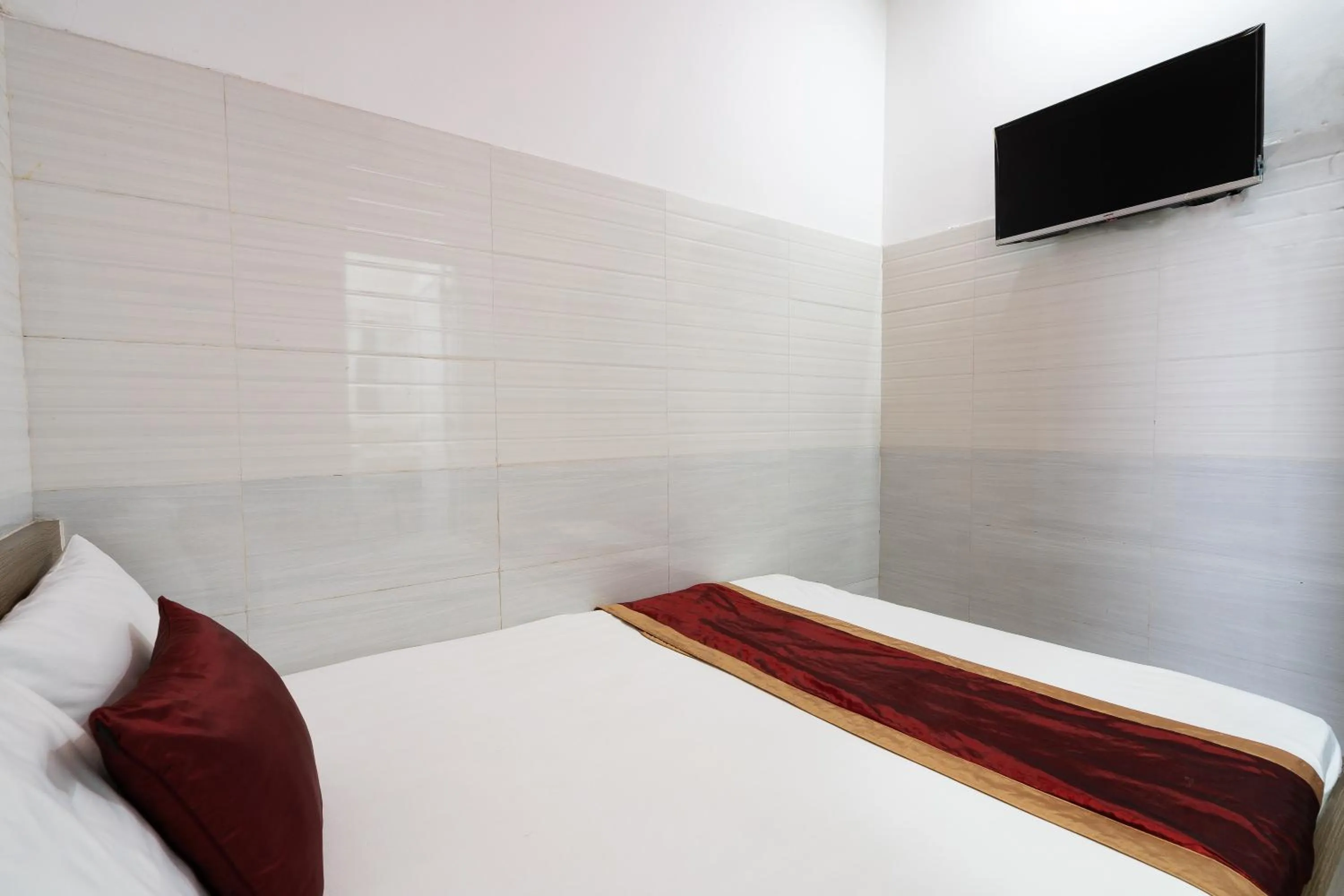 Photo of the whole room, Bed in Collection O District 12 - Mau Tim Hotel