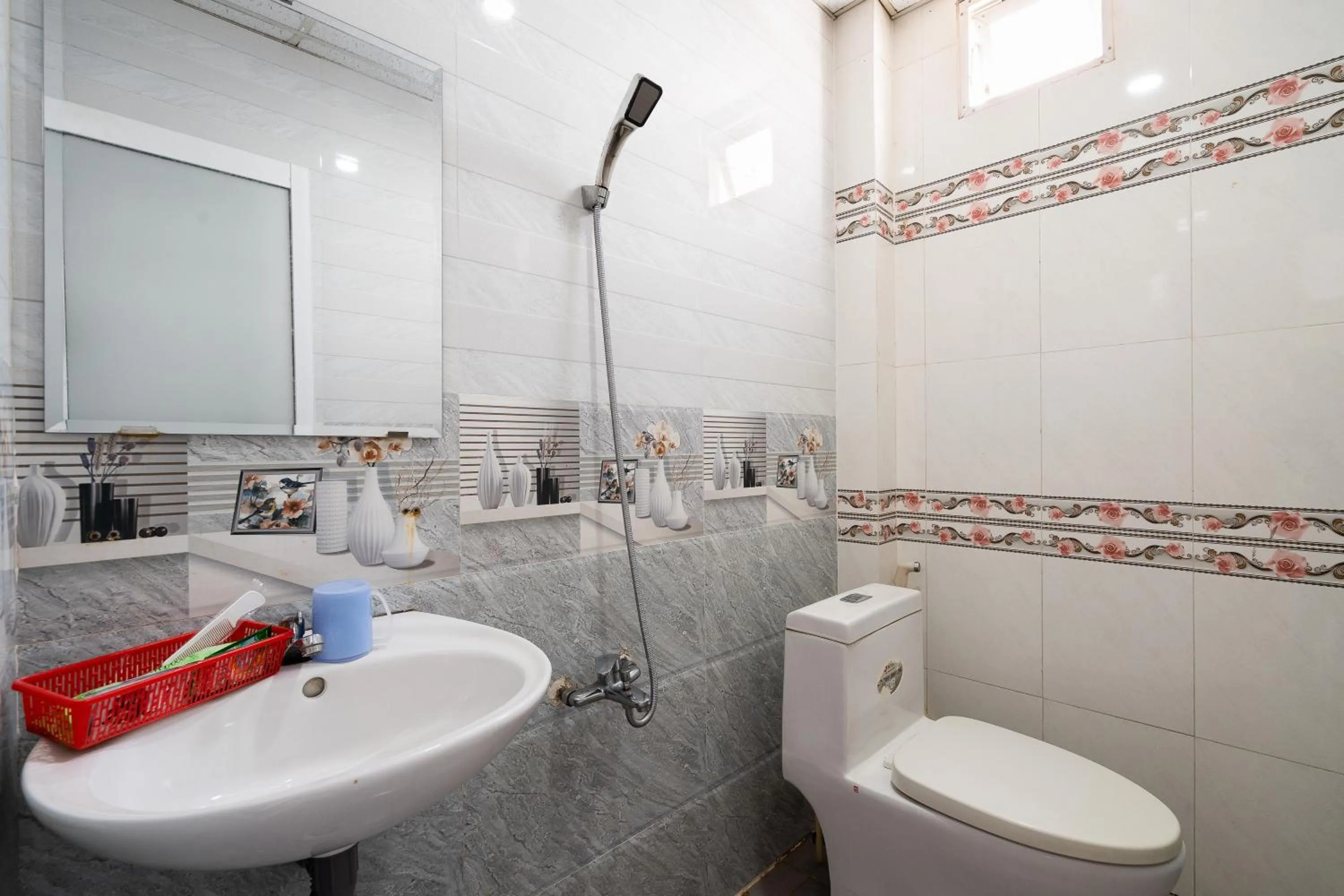 Bathroom in Collection O District 12 - Mau Tim Hotel