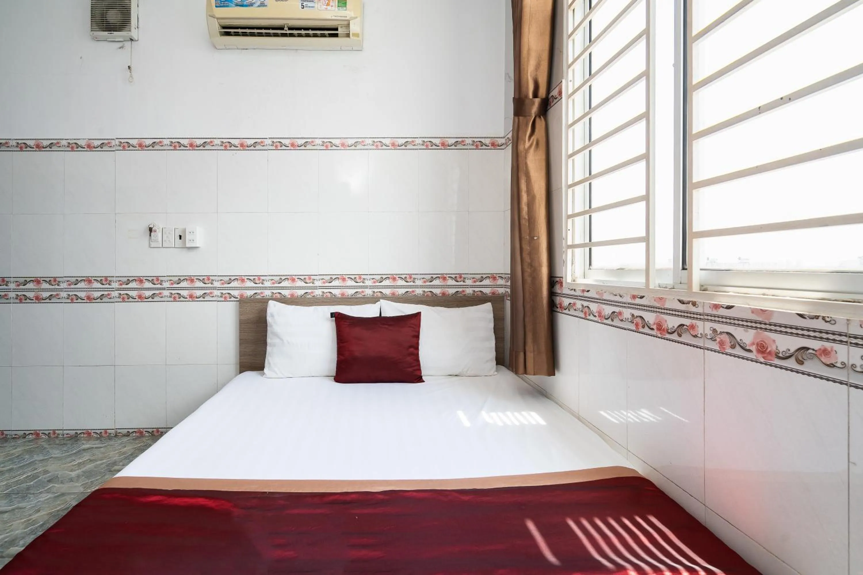 Photo of the whole room, Bed in Collection O District 12 - Mau Tim Hotel