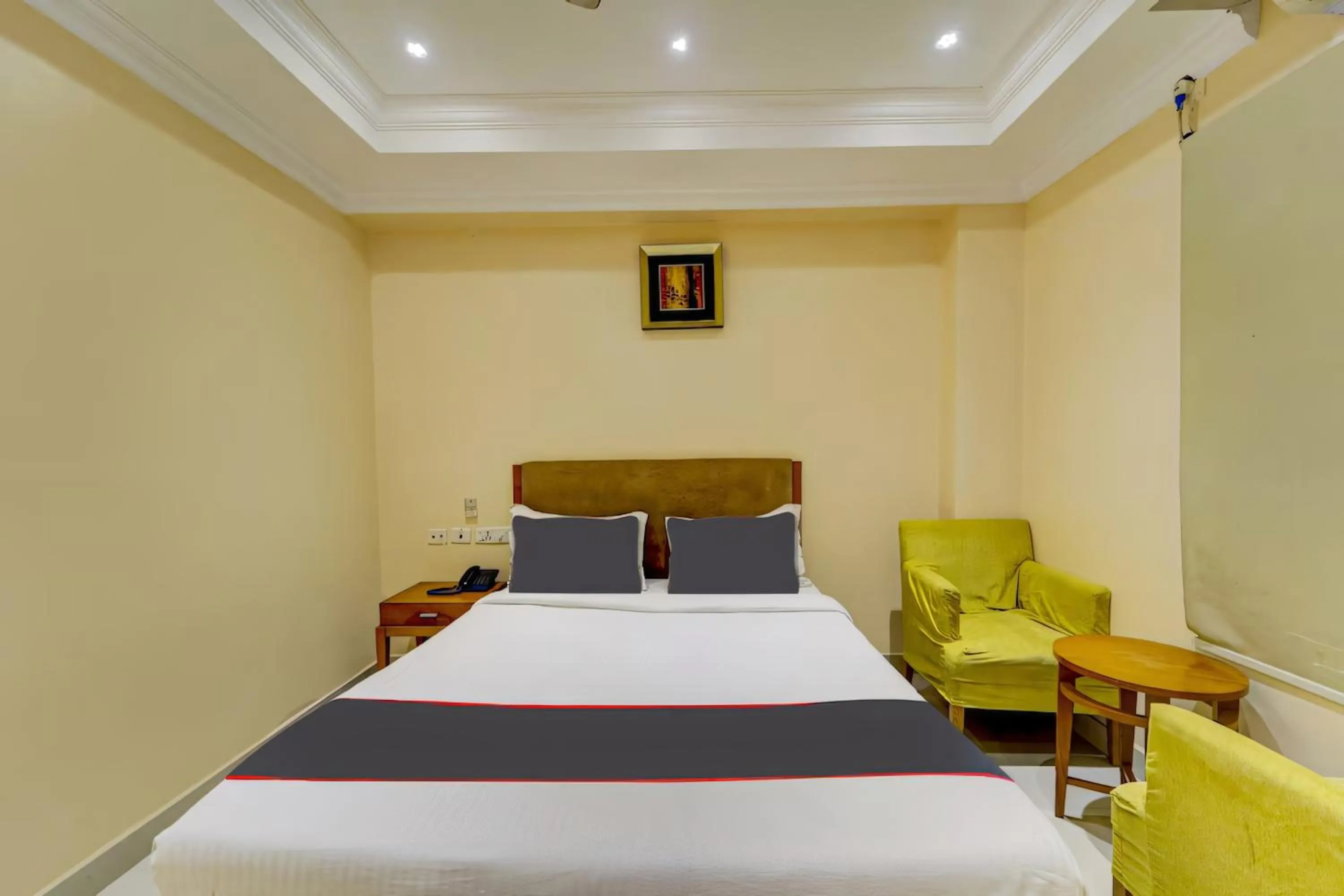 Photo of the whole room, Bed in RG SUITES Ashok Nagar Near VADAPALANI