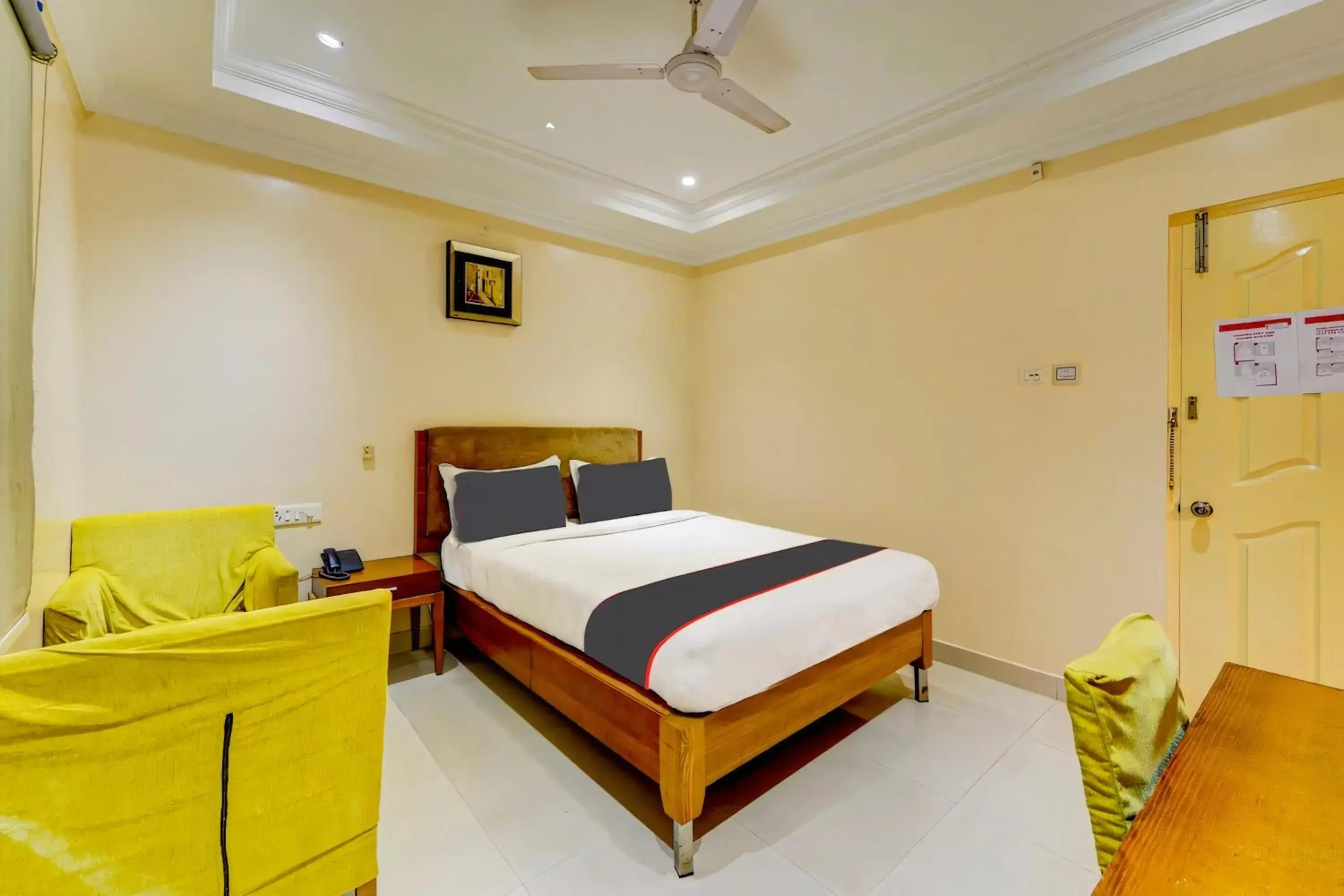 Deluxe Double or Twin Room - single occupancy in RG SUITES Ashok Nagar Near VADAPALANI Deluxe Double or Twin Room - single occupancy in RG SUITES Ashok Nagar Near VADAPALANI