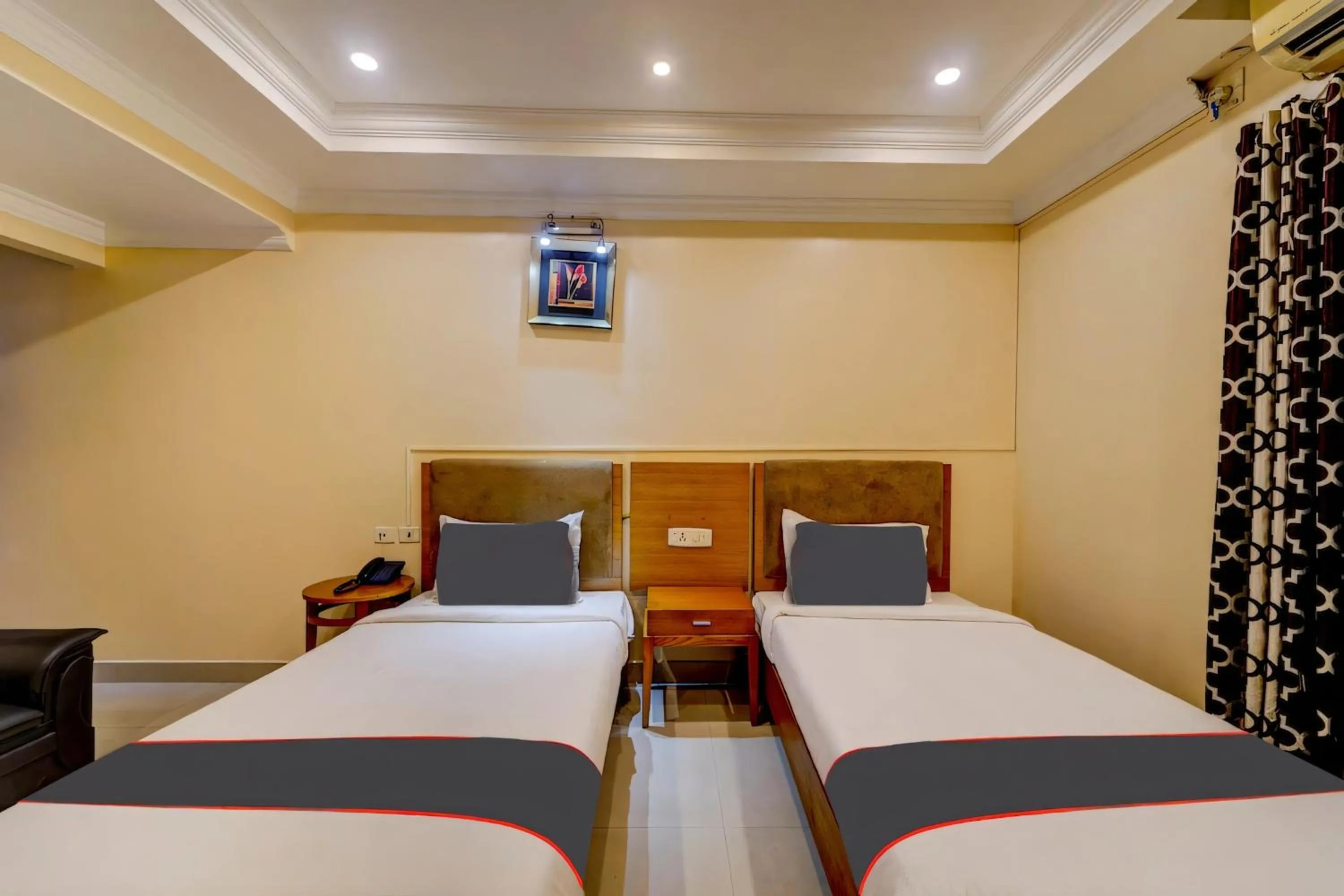 Bed in RG SUITES Ashok Nagar Near VADAPALANI
