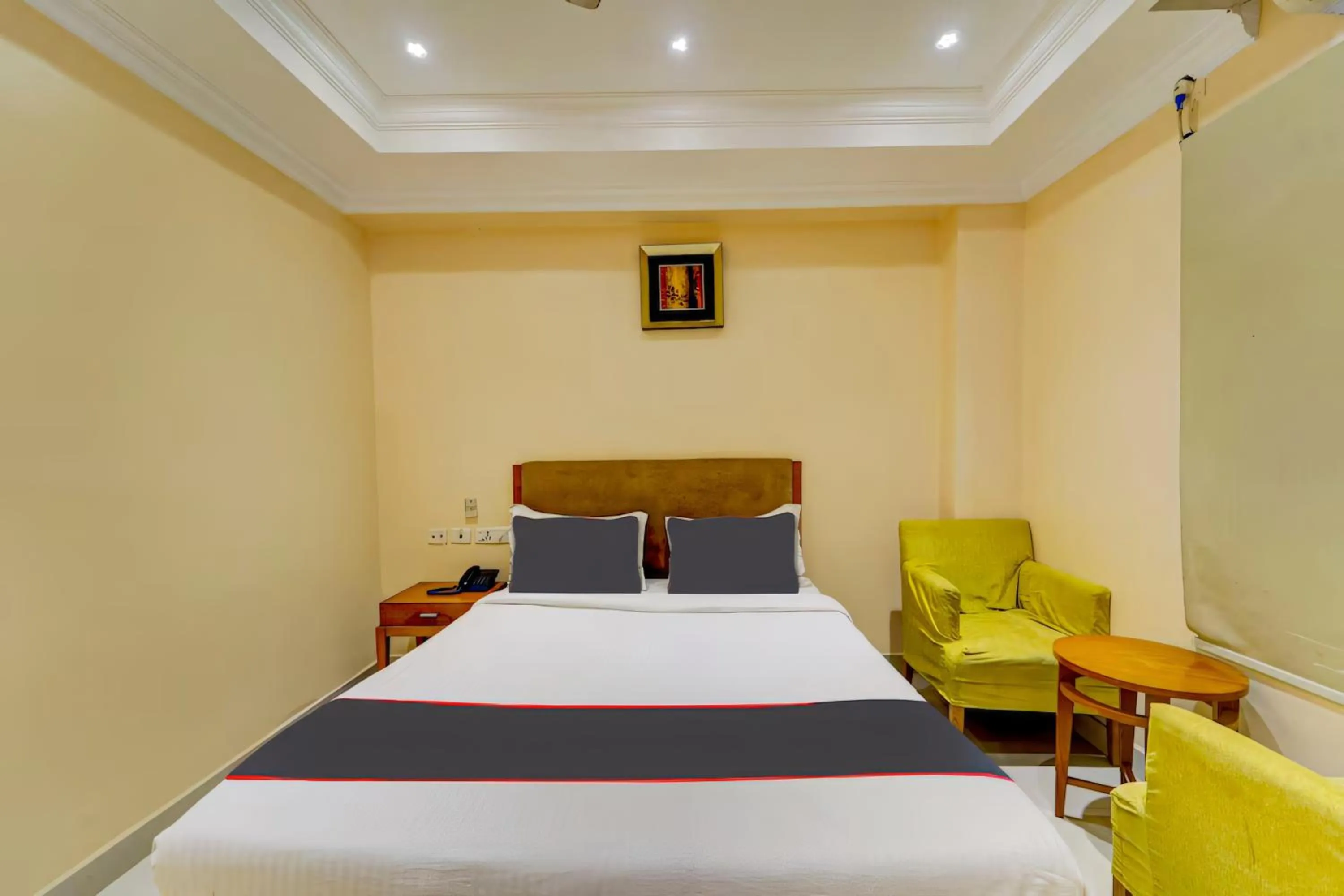 Bed in RG SUITES Ashok Nagar Near VADAPALANI