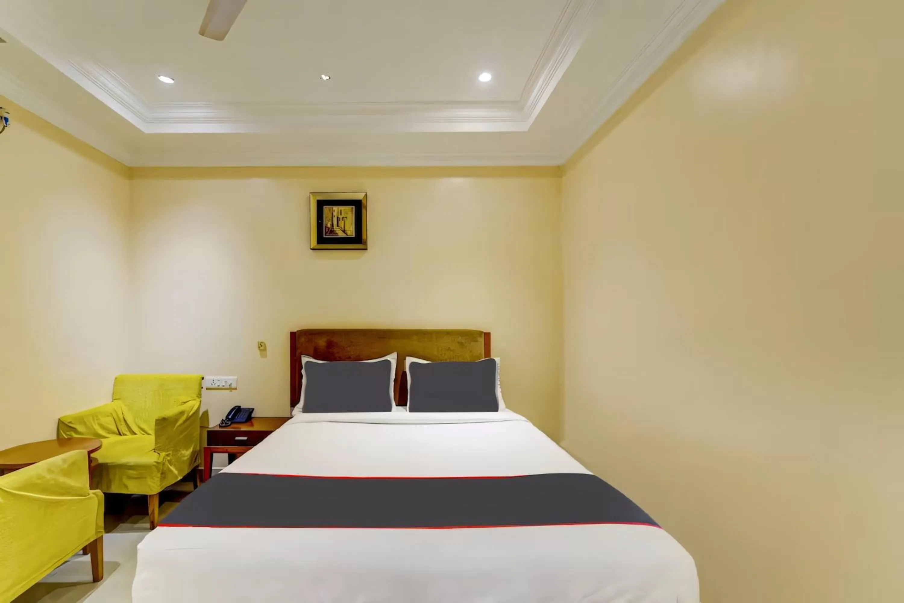 Bed in RG SUITES Ashok Nagar Near VADAPALANI