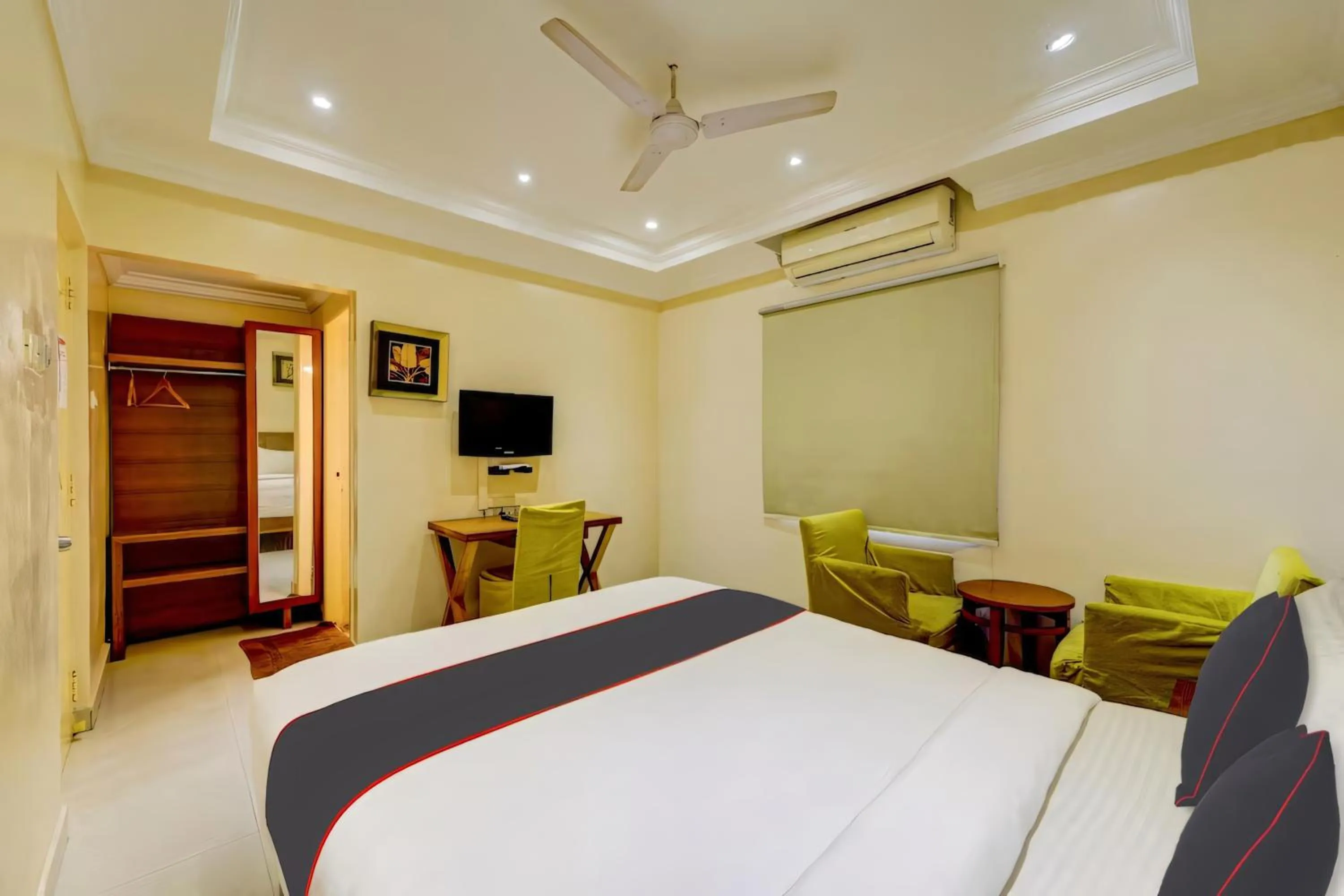 Bed in RG SUITES Ashok Nagar Near VADAPALANI