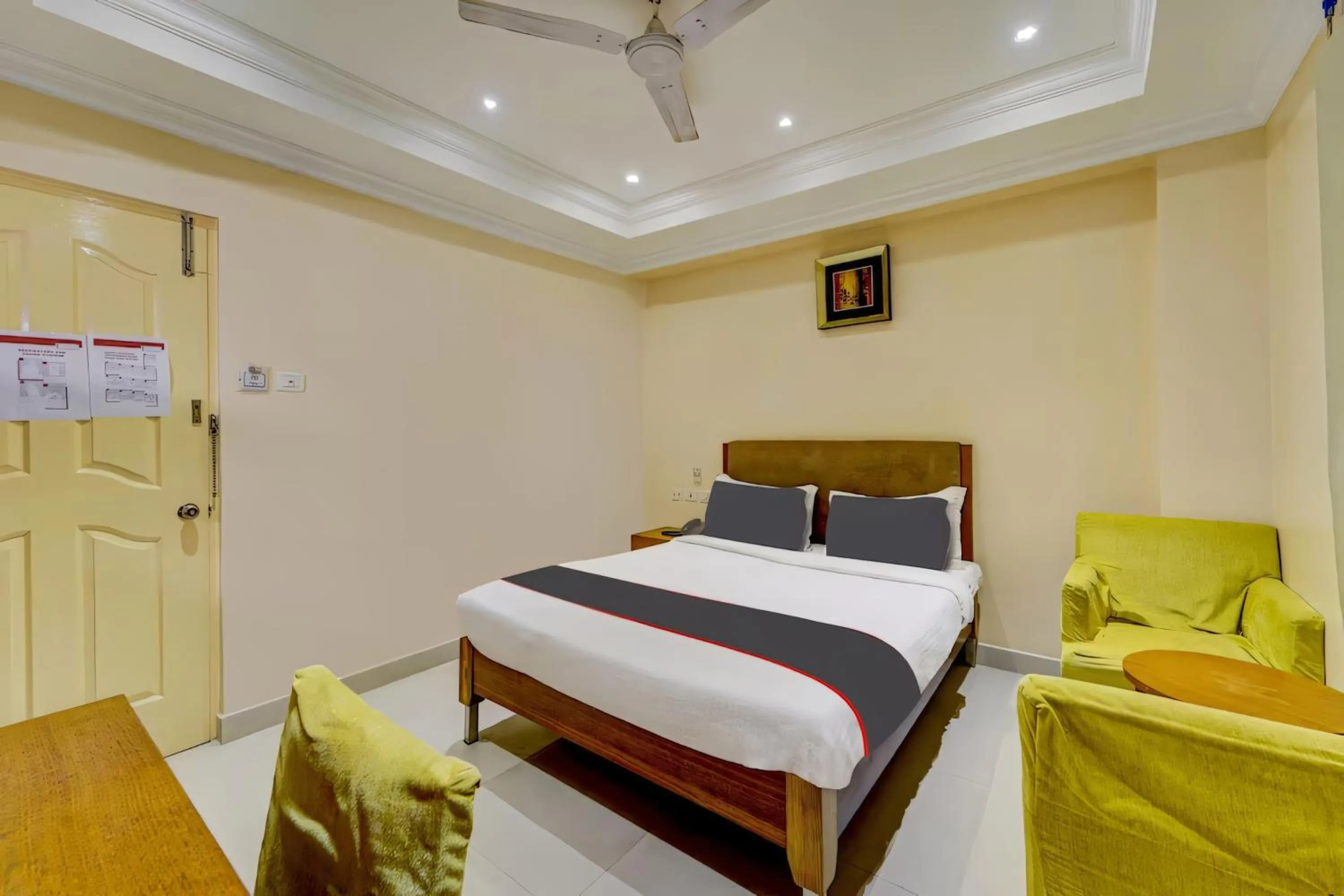 Photo of the whole room, Bed in RG SUITES Ashok Nagar Near VADAPALANI