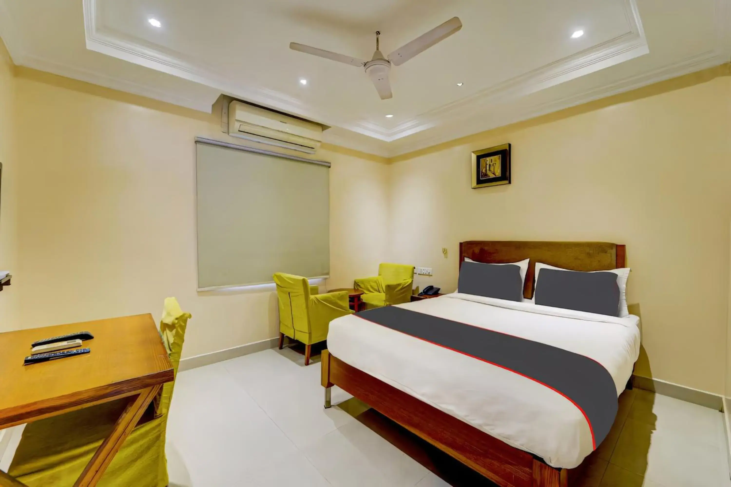 Deluxe Double or Twin Room - single occupancy in RG SUITES Ashok Nagar Near VADAPALANI Deluxe Double or Twin Room - single occupancy in RG SUITES Ashok Nagar Near VADAPALANI