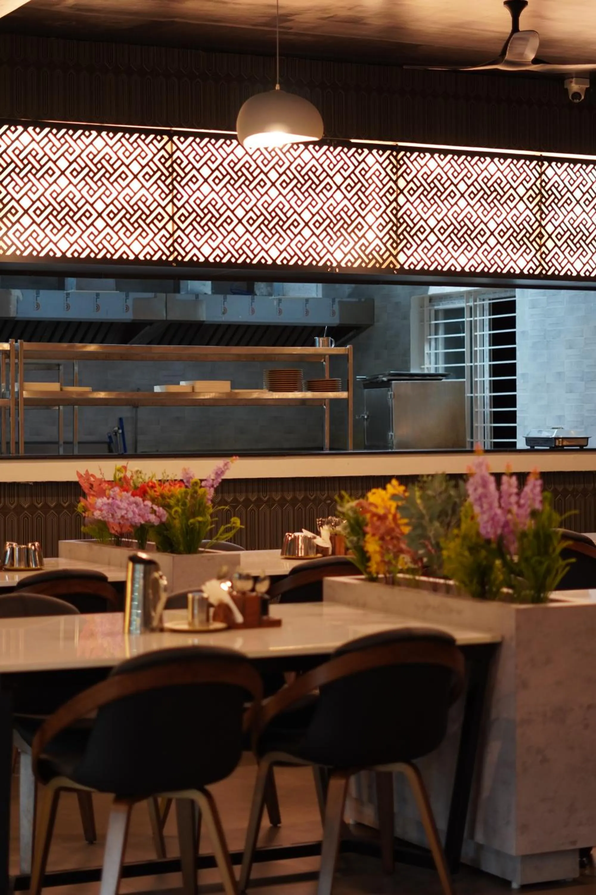 Restaurant/places to eat in Hotel Diyanvi