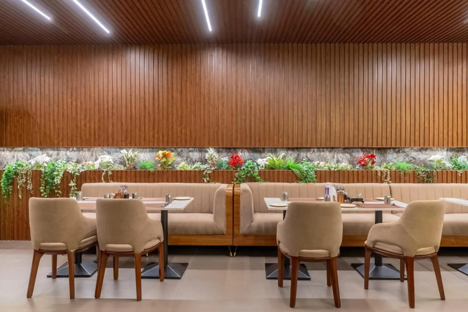 Dining area in Hotel Diyanvi