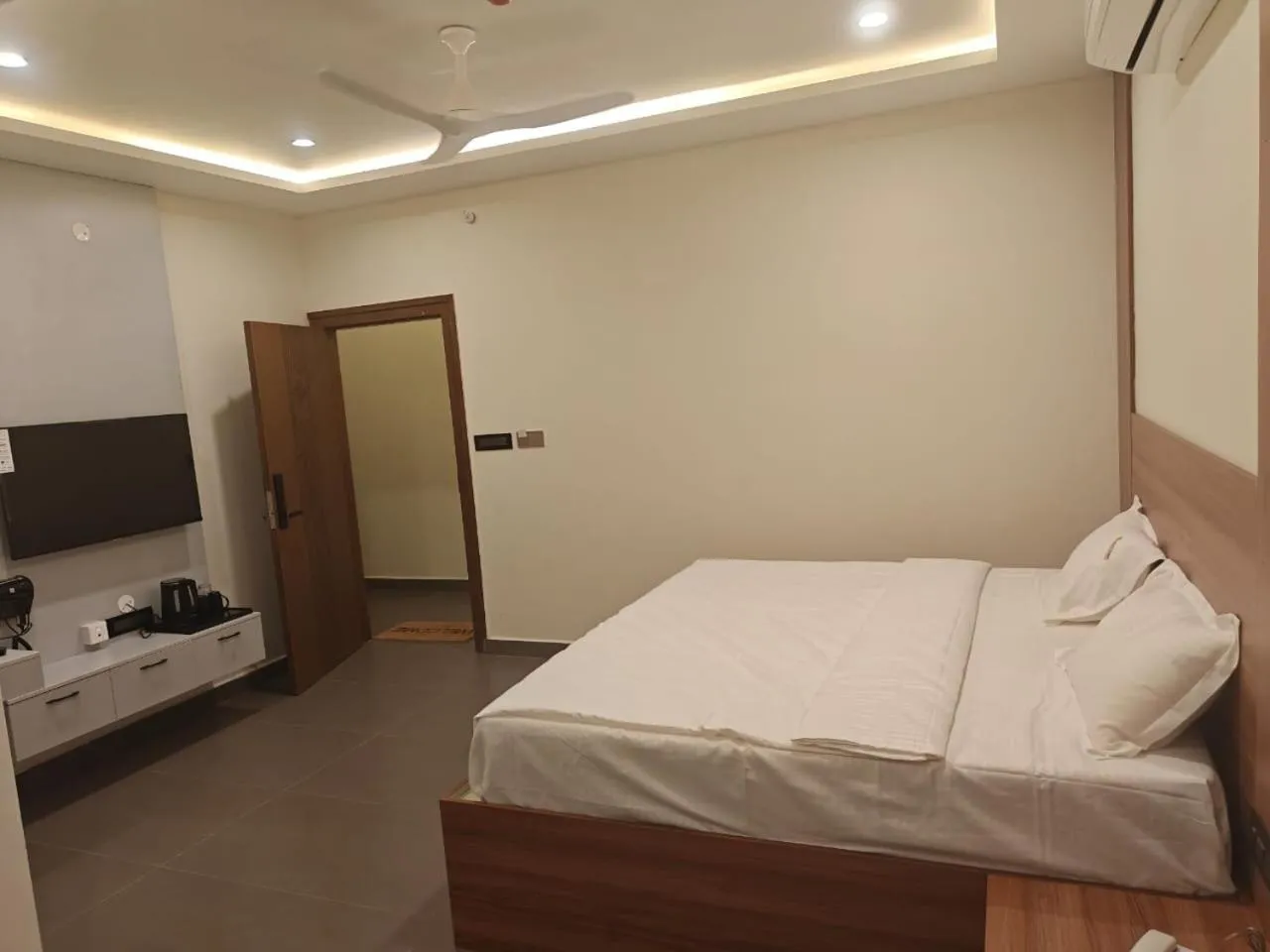 Bed in Hotel Diyanvi
