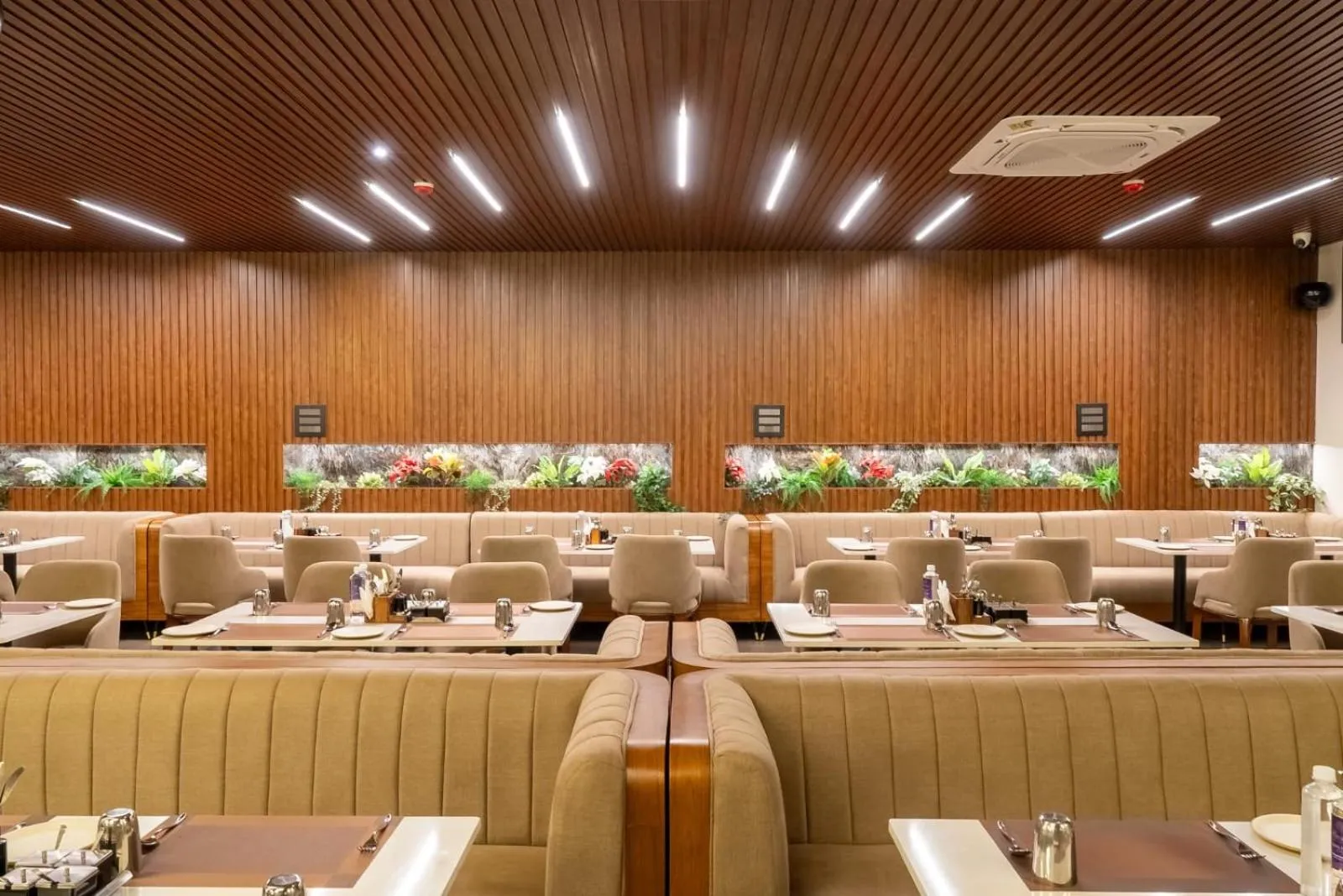 Breakfast in Hotel Diyanvi