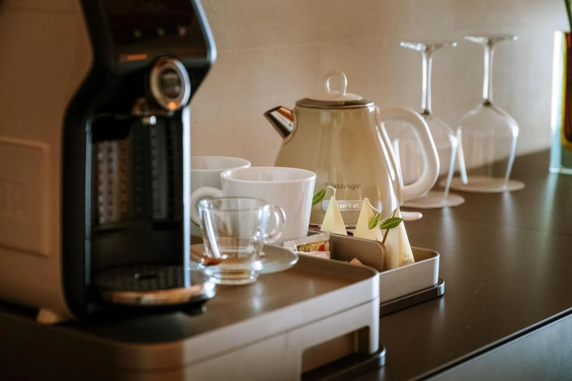 Coffee/tea facilities in La Fiermontina Luxury Home Hotel